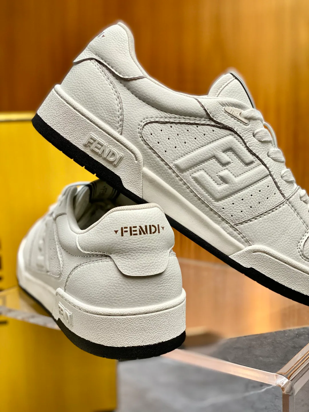 Women's Sneakers FENDI 18119371
