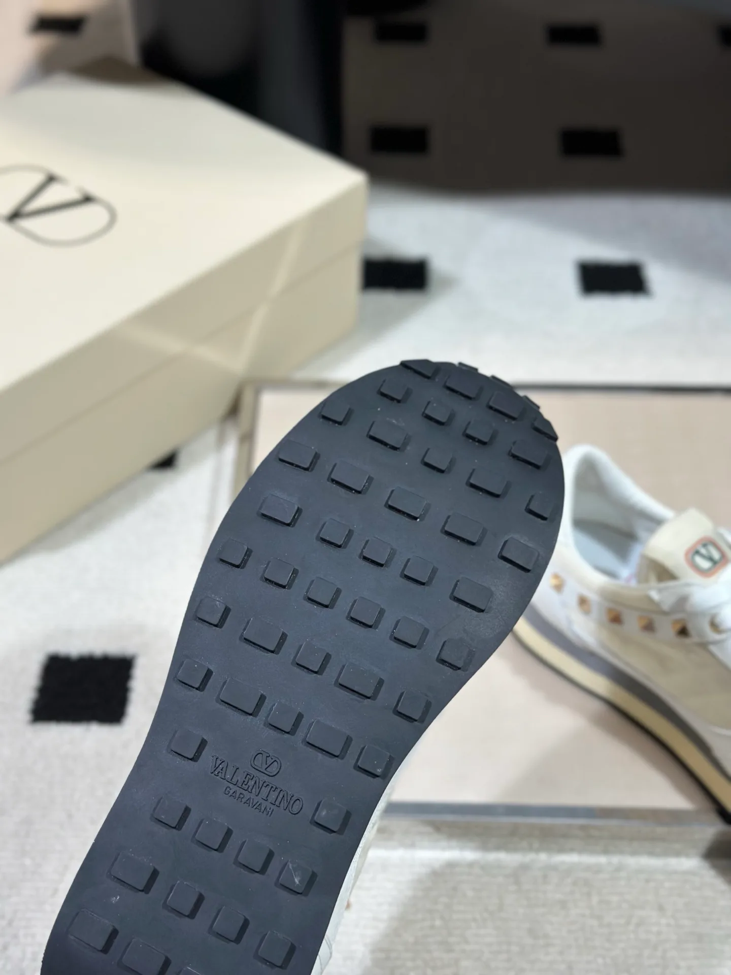 Men's Sneakers VALENTINO 17978704