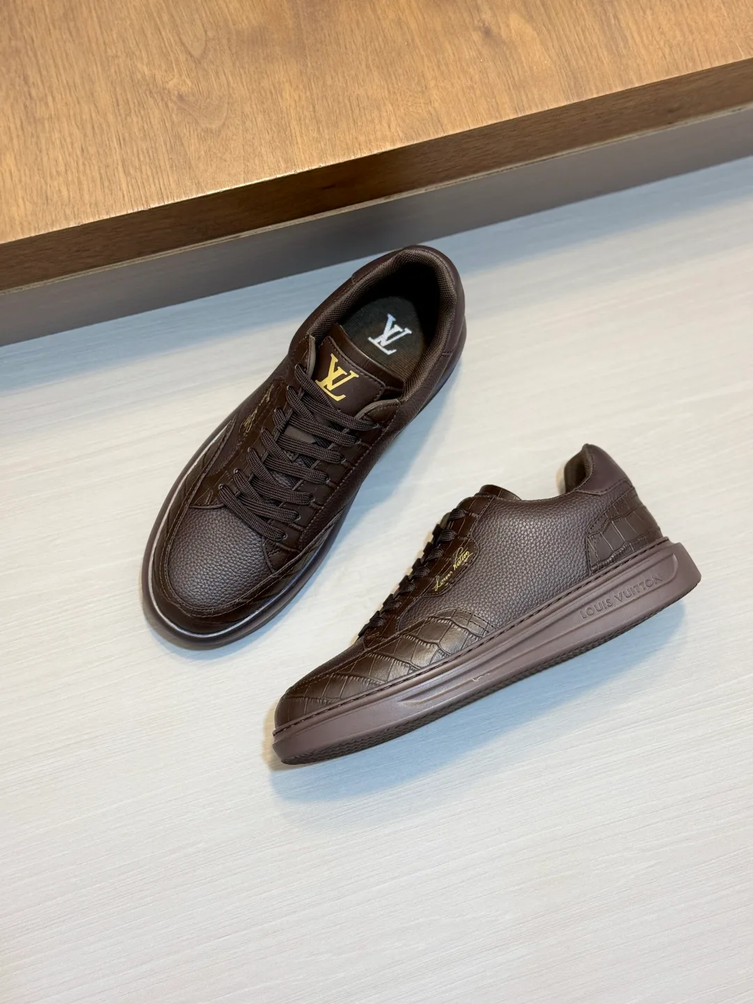 Men's Sneakers LOUIS VUITTON 18265104