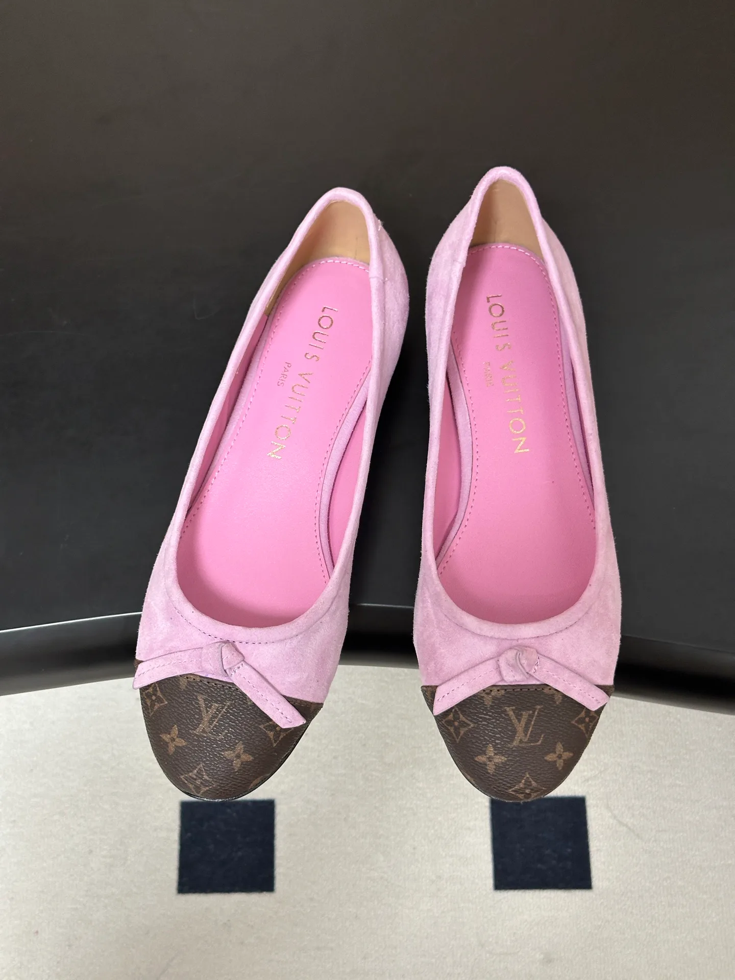 Women's Ballet Flats LOUIS VUITTON 18049408