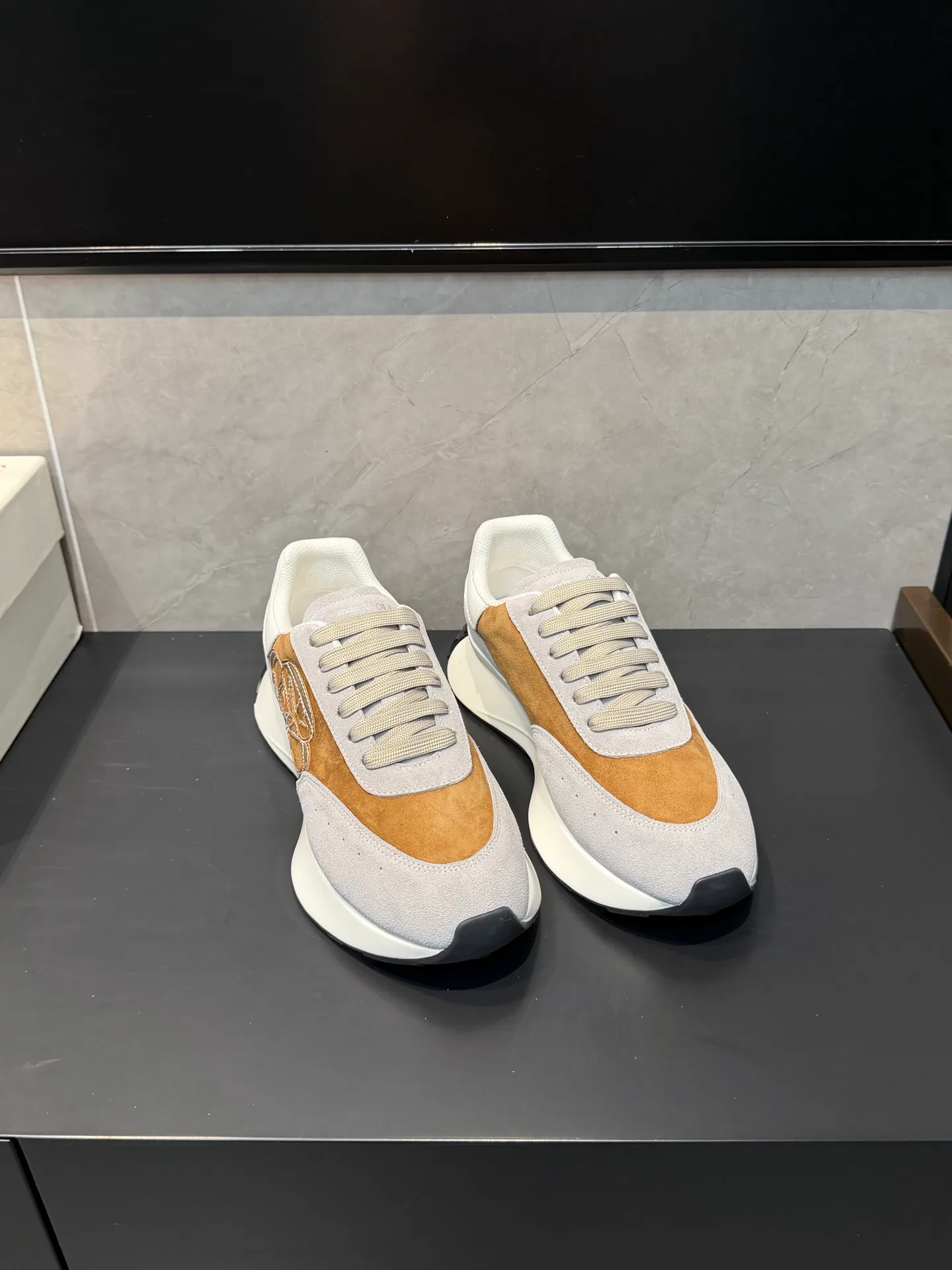 Women's Sneakers ALEXANDER MCQUEEN 18363886