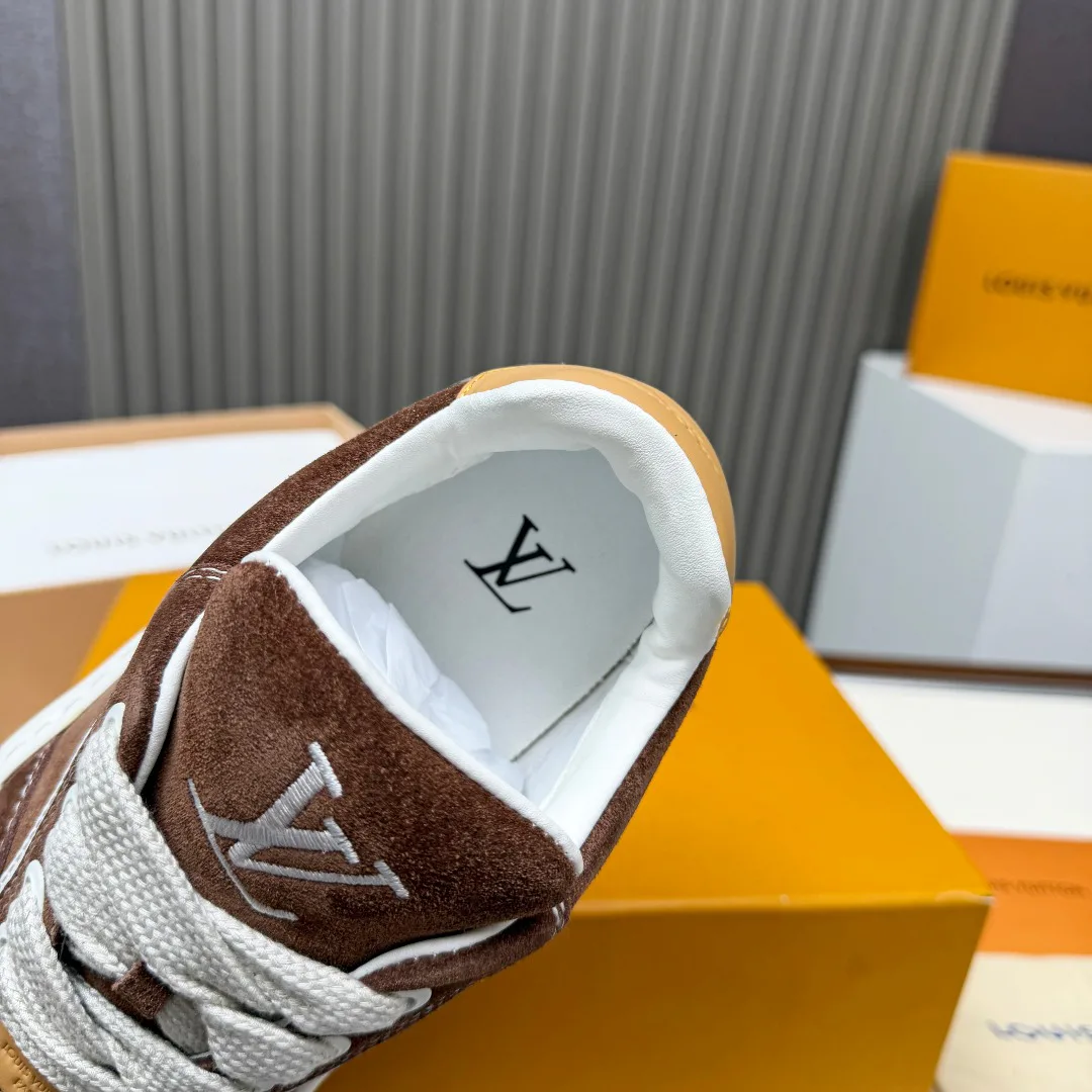 Men's Sneakers LOUIS VUITTON 18265136