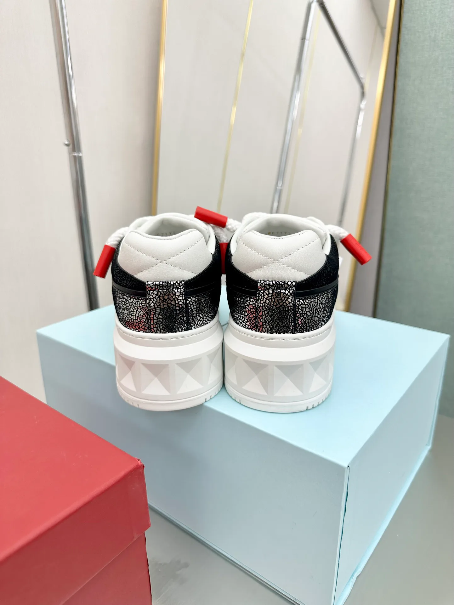 Women's Sneakers VALENTINO 17904338