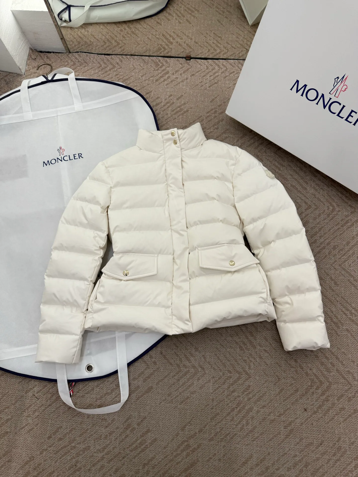 Women's Jackets And Down Jackets MONCLER 17821363