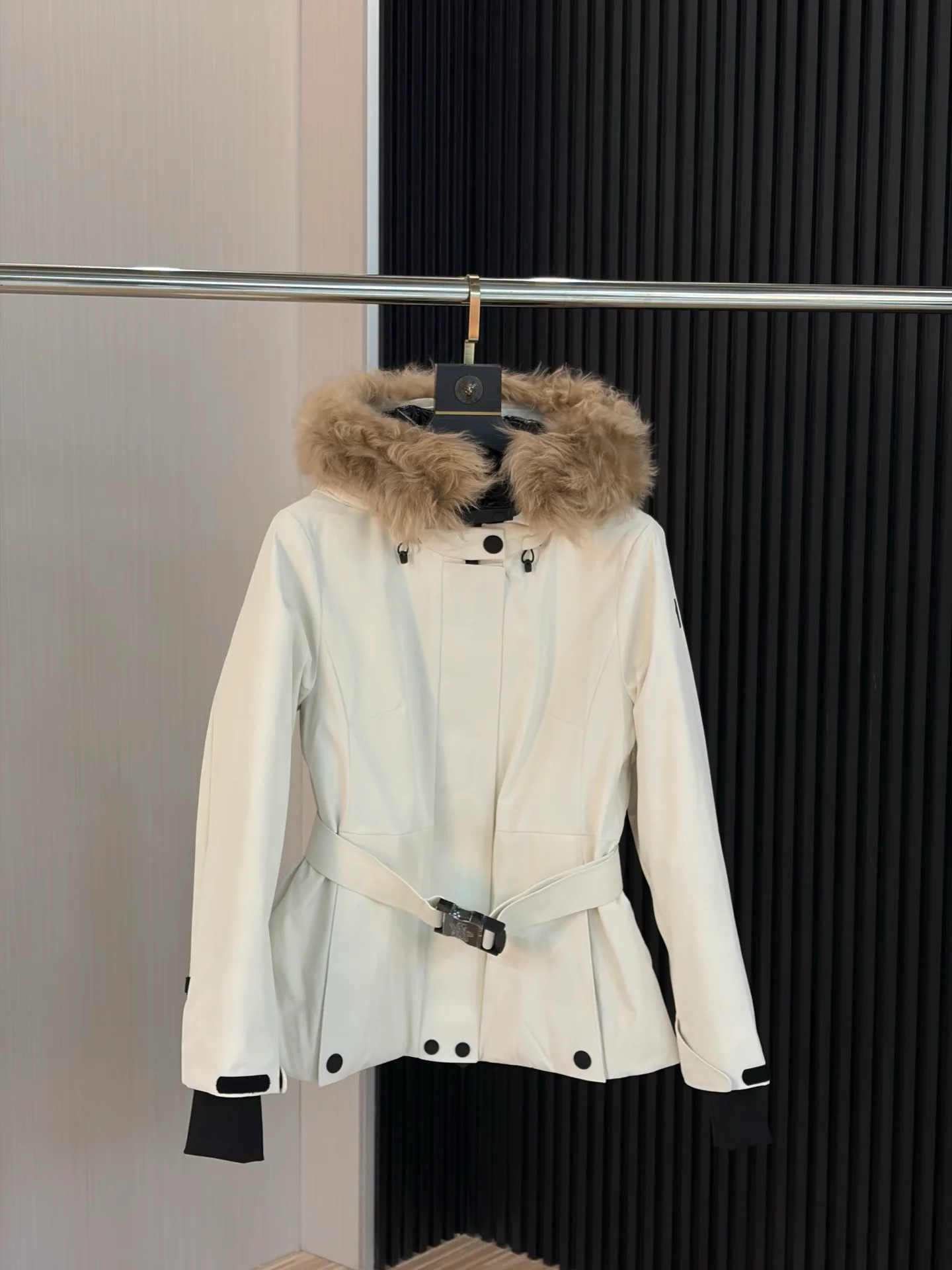 Women's Jackets And Down Jackets MONCLER 18188680