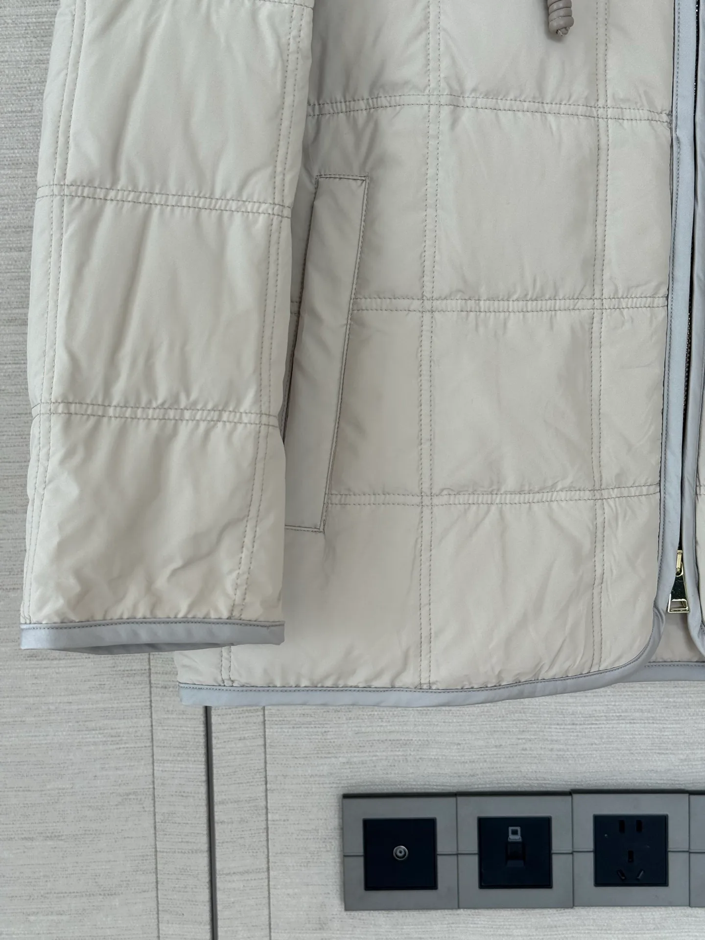 Women's Jackets And Down Jackets MONCLER 18491946