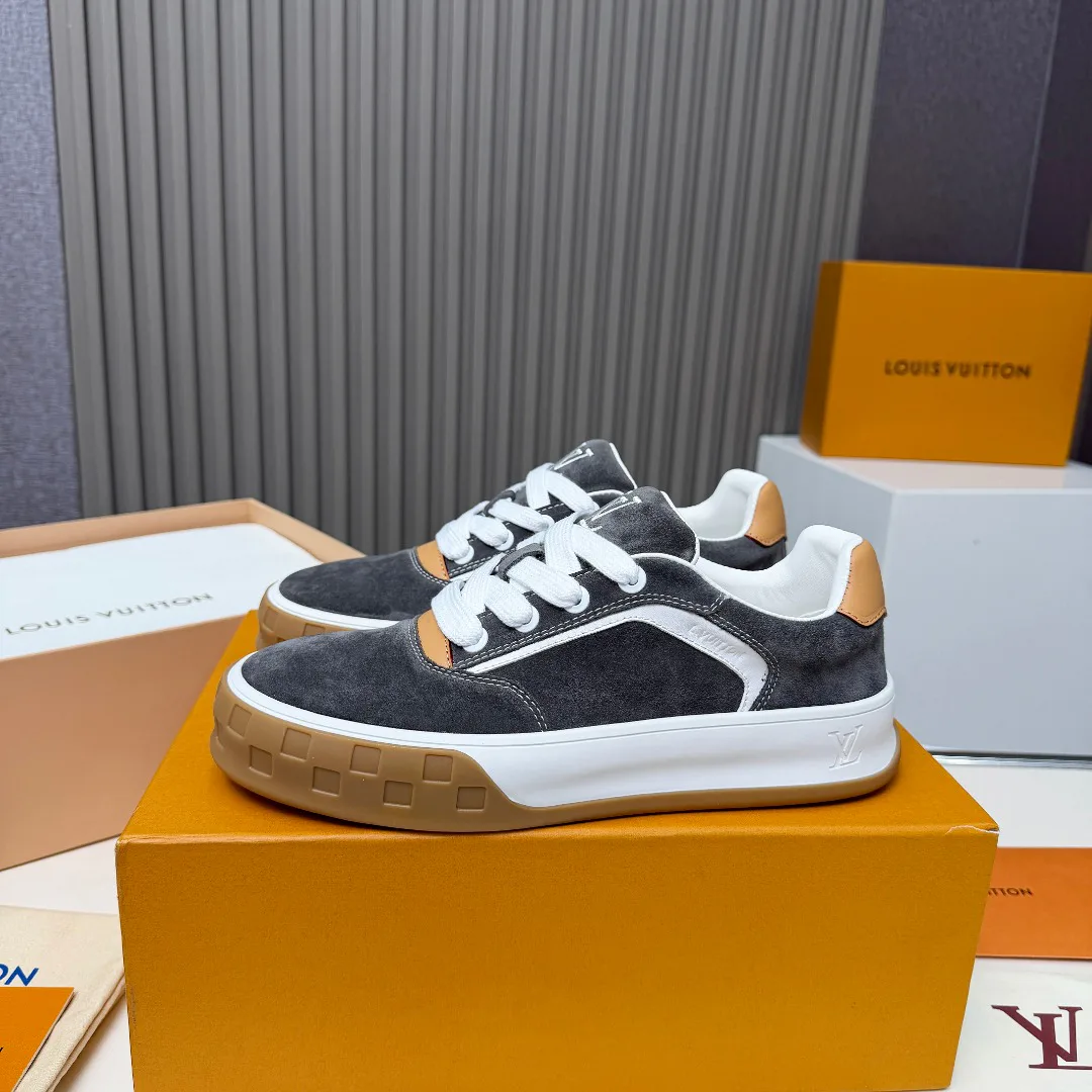 Men's Sneakers LOUIS VUITTON 18265134