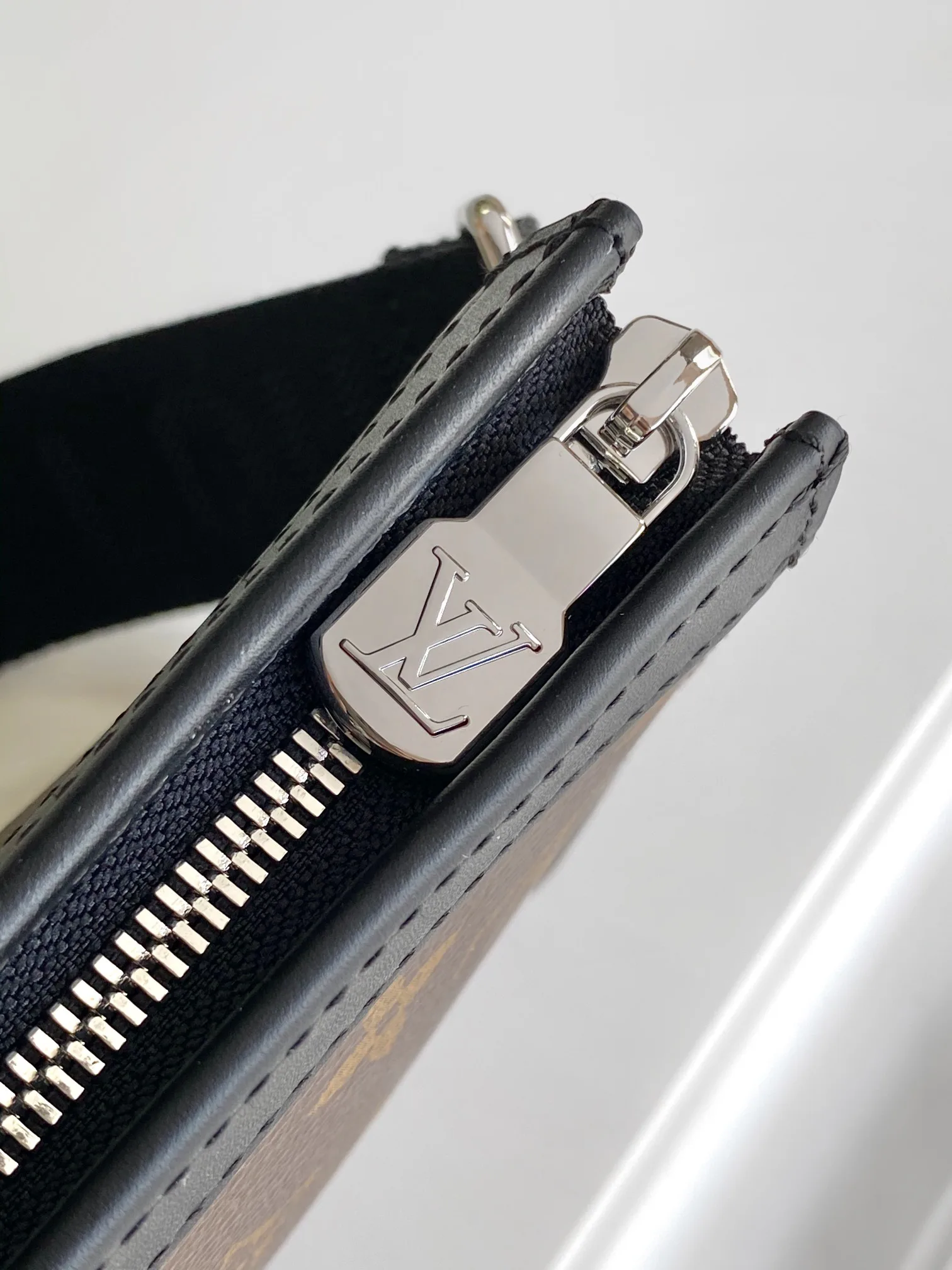Women's Shoulder Bags LOUIS VUITTON 17904111
