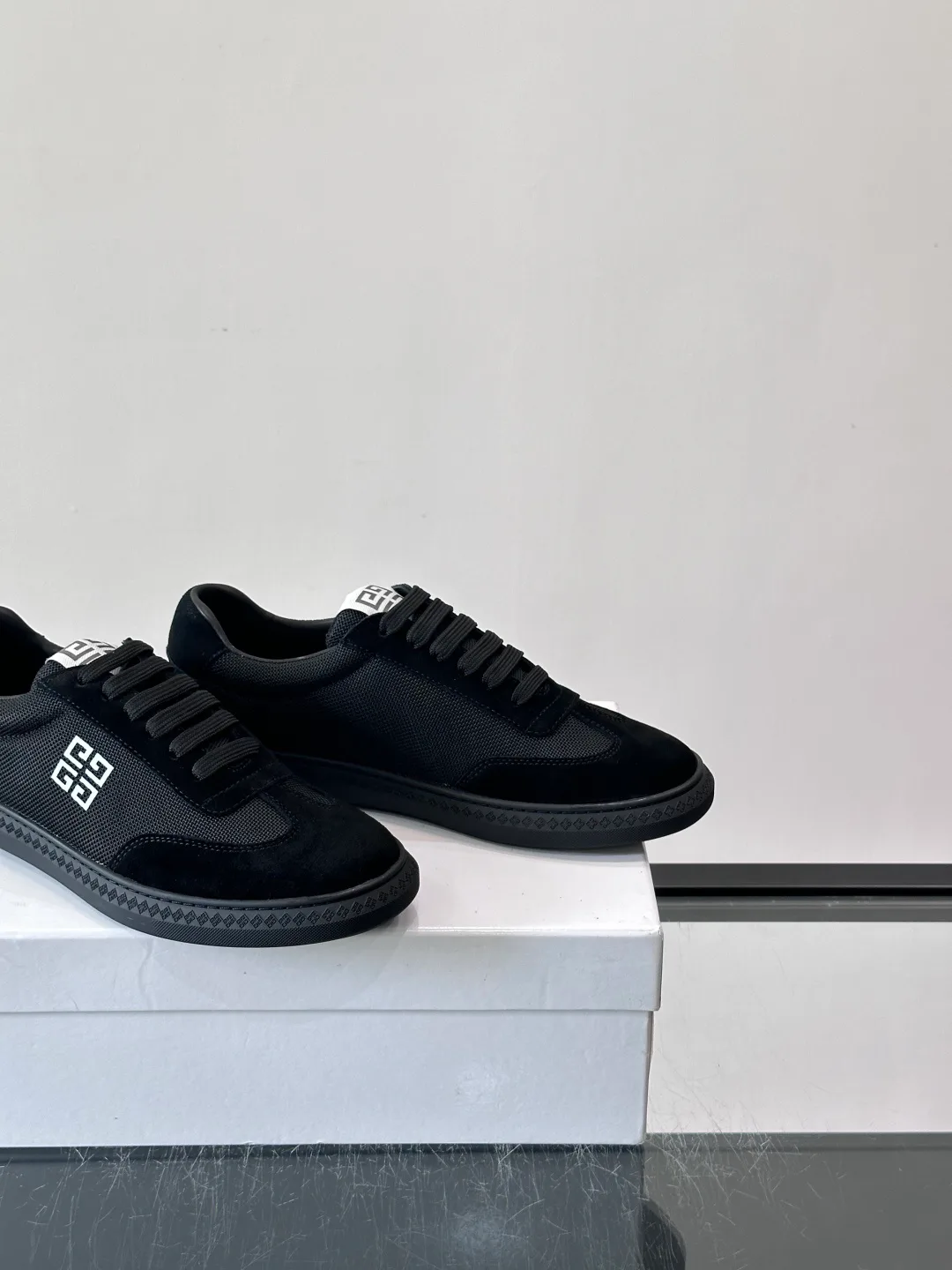 Men's Sneakers GIVENCHY 17672612