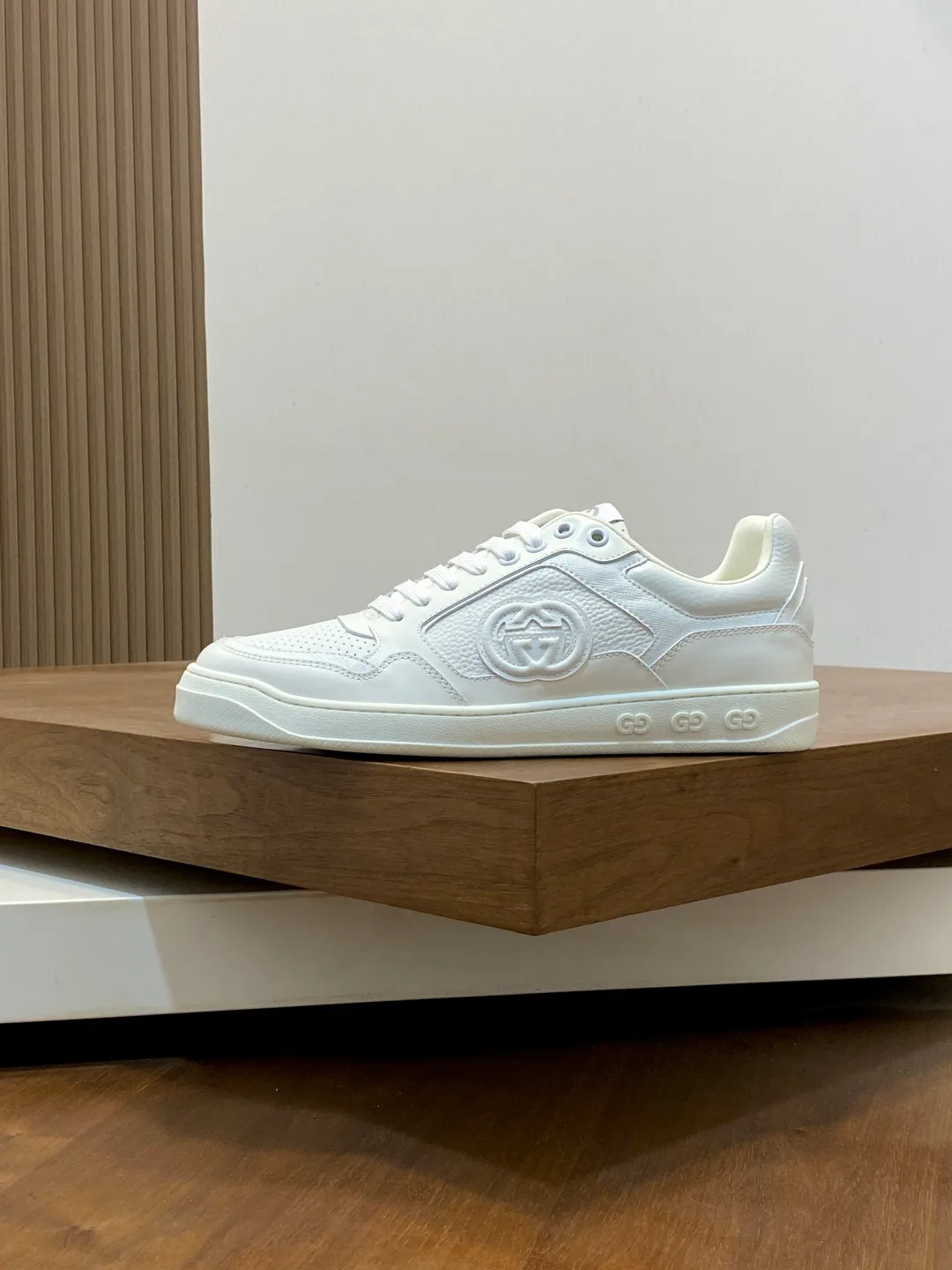 Men's Sneakers GUCCI 18039632