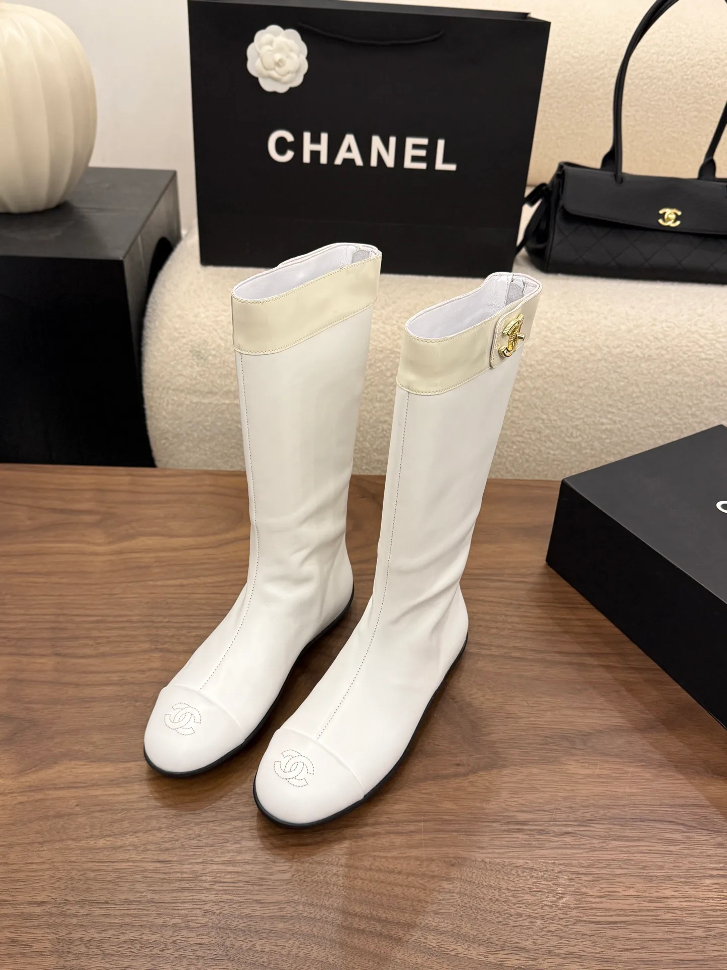 Women's Boots CHANEL 18223567