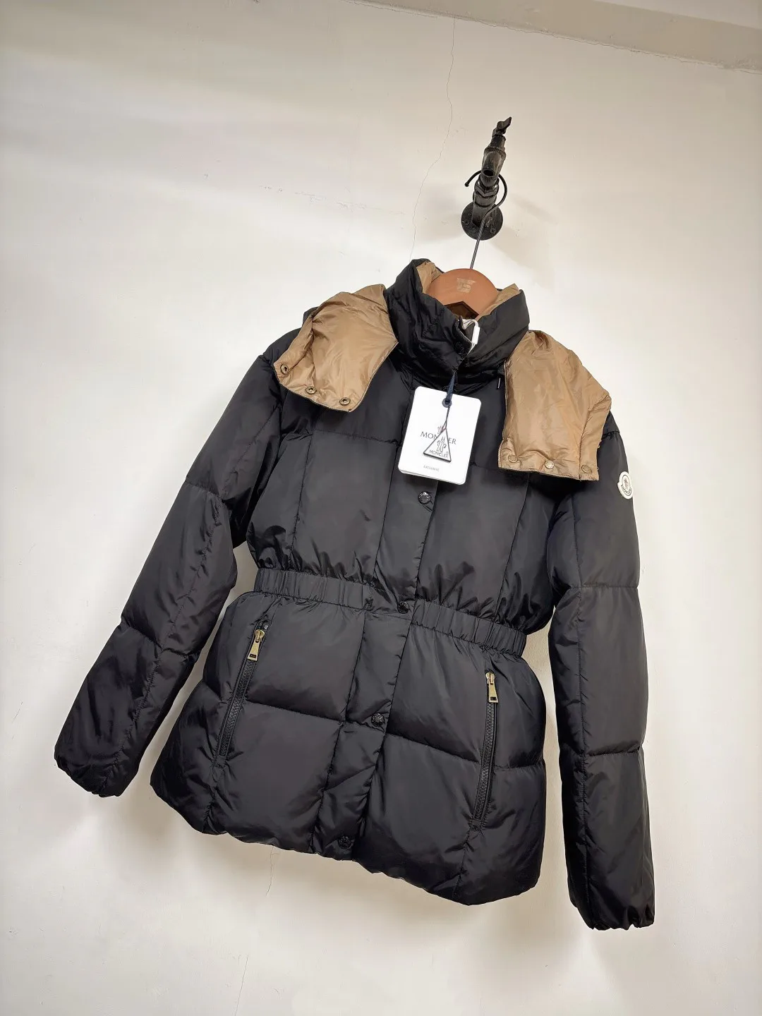 Women's Jackets And Down Jackets MONCLER 17810366