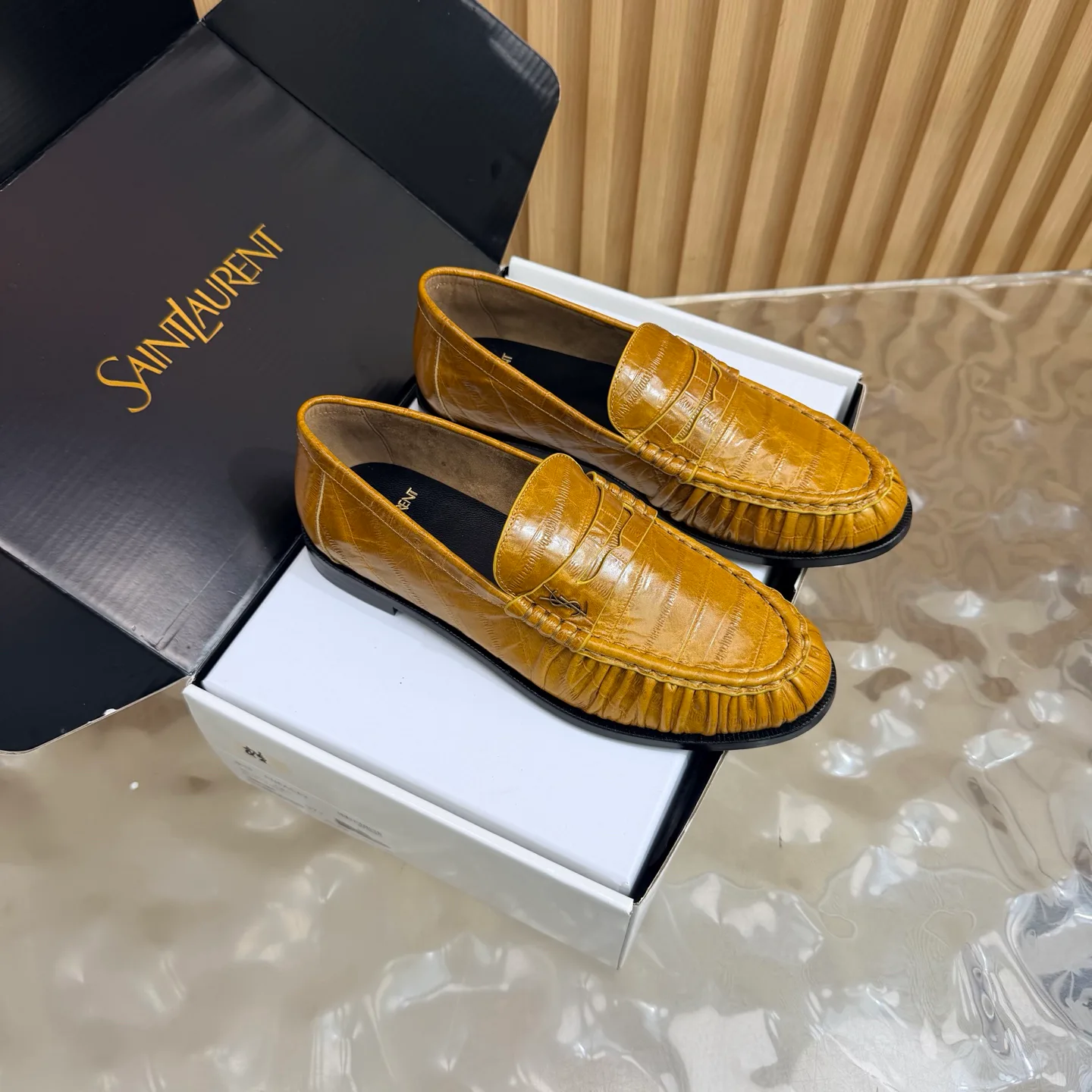 Women's Loafers And Moccasins SAINT LAURENT 17981716