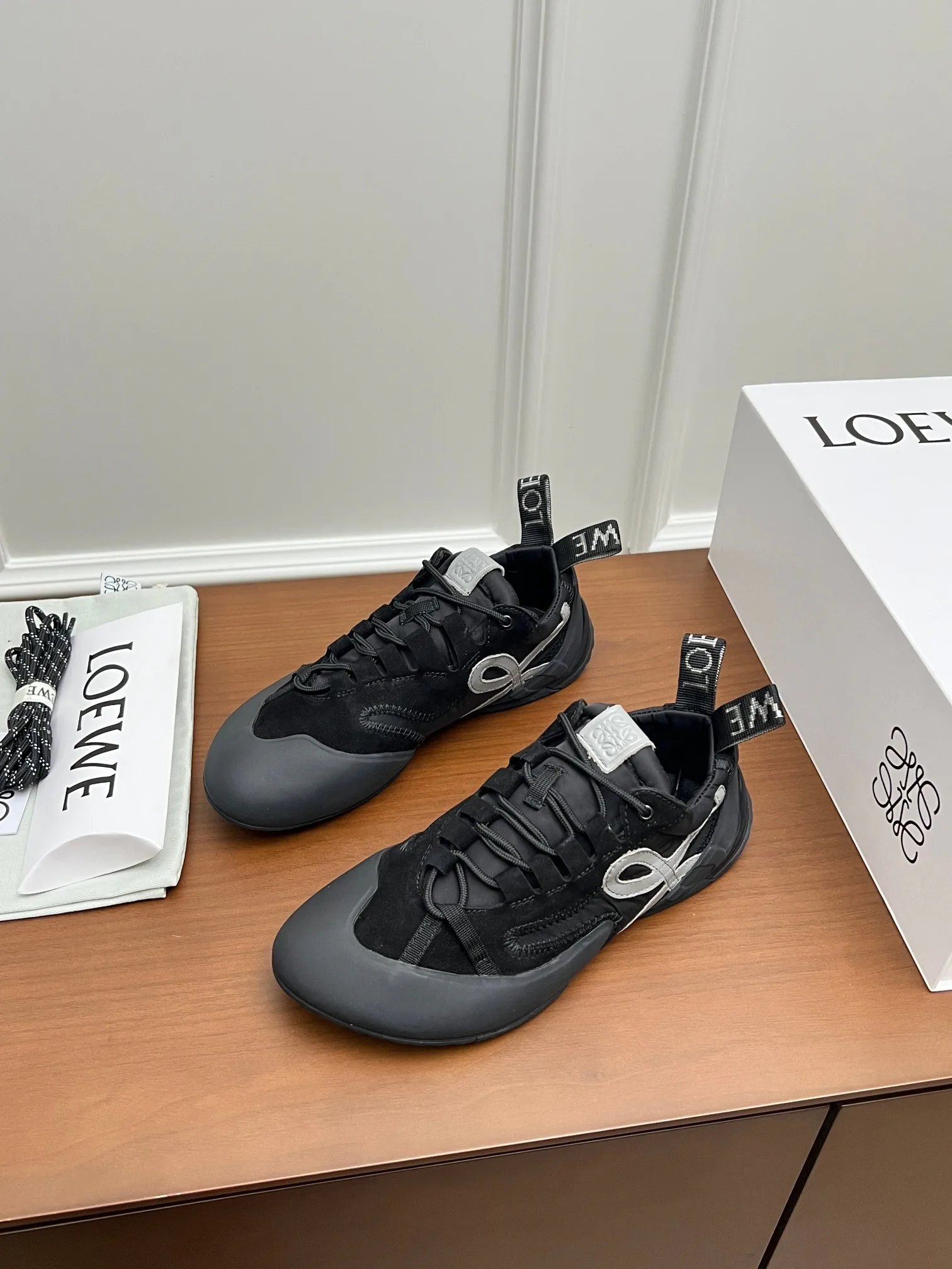 Women's Sneakers LOEWE 17796885