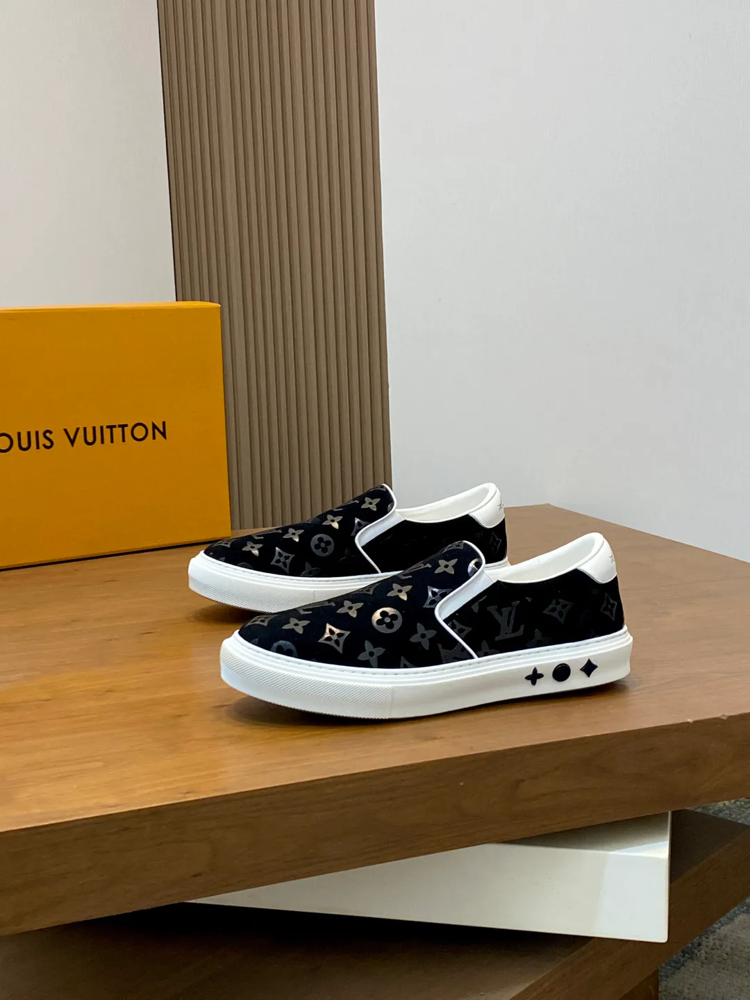 Men's Sneakers LOUIS VUITTON 17934201