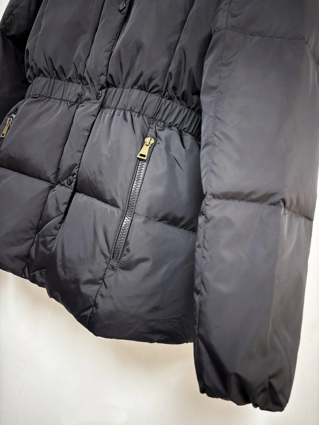 Women's Jackets And Down Jackets MONCLER 17810366