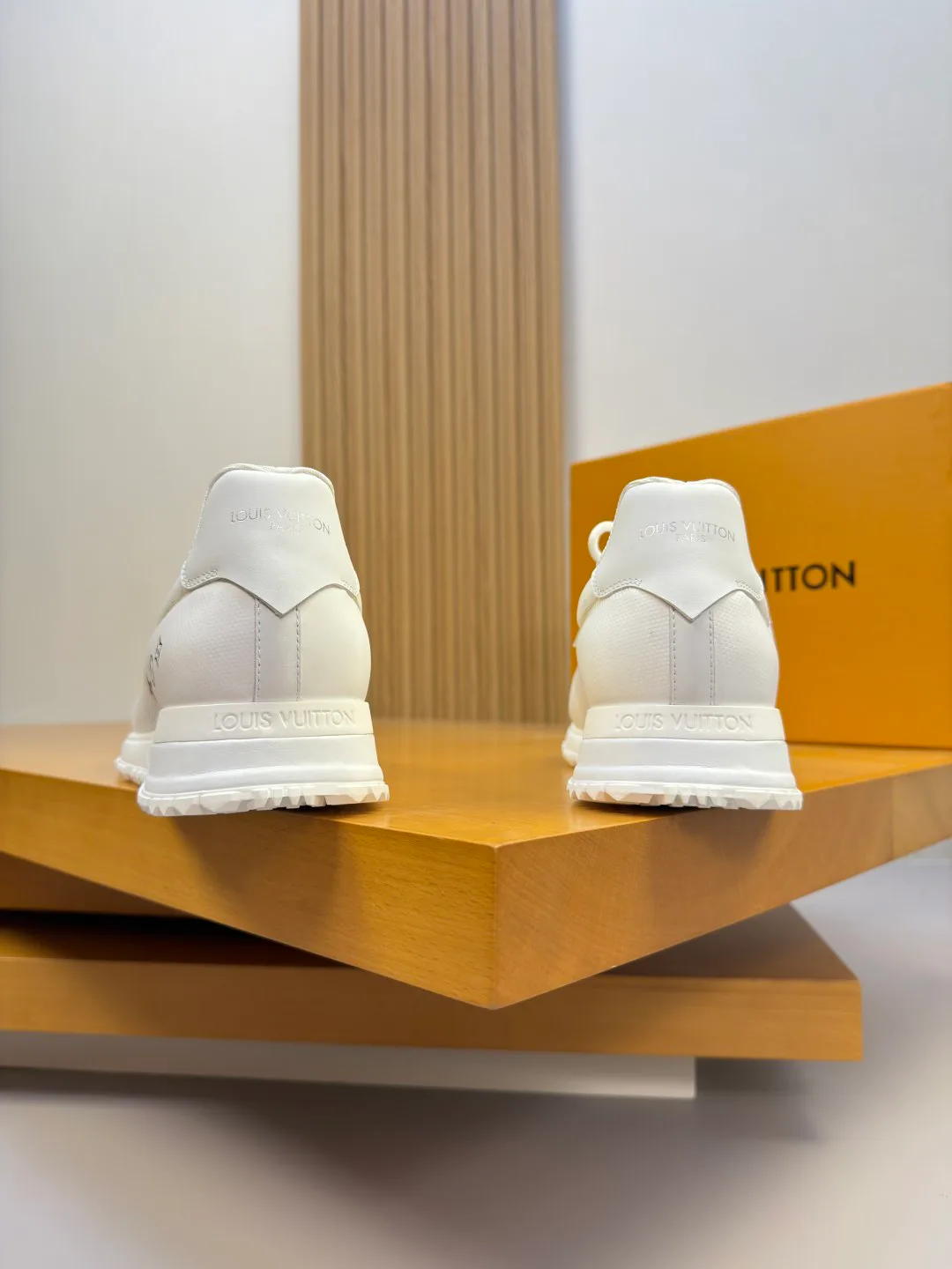 Men's Sneakers LOUIS VUITTON 17955085