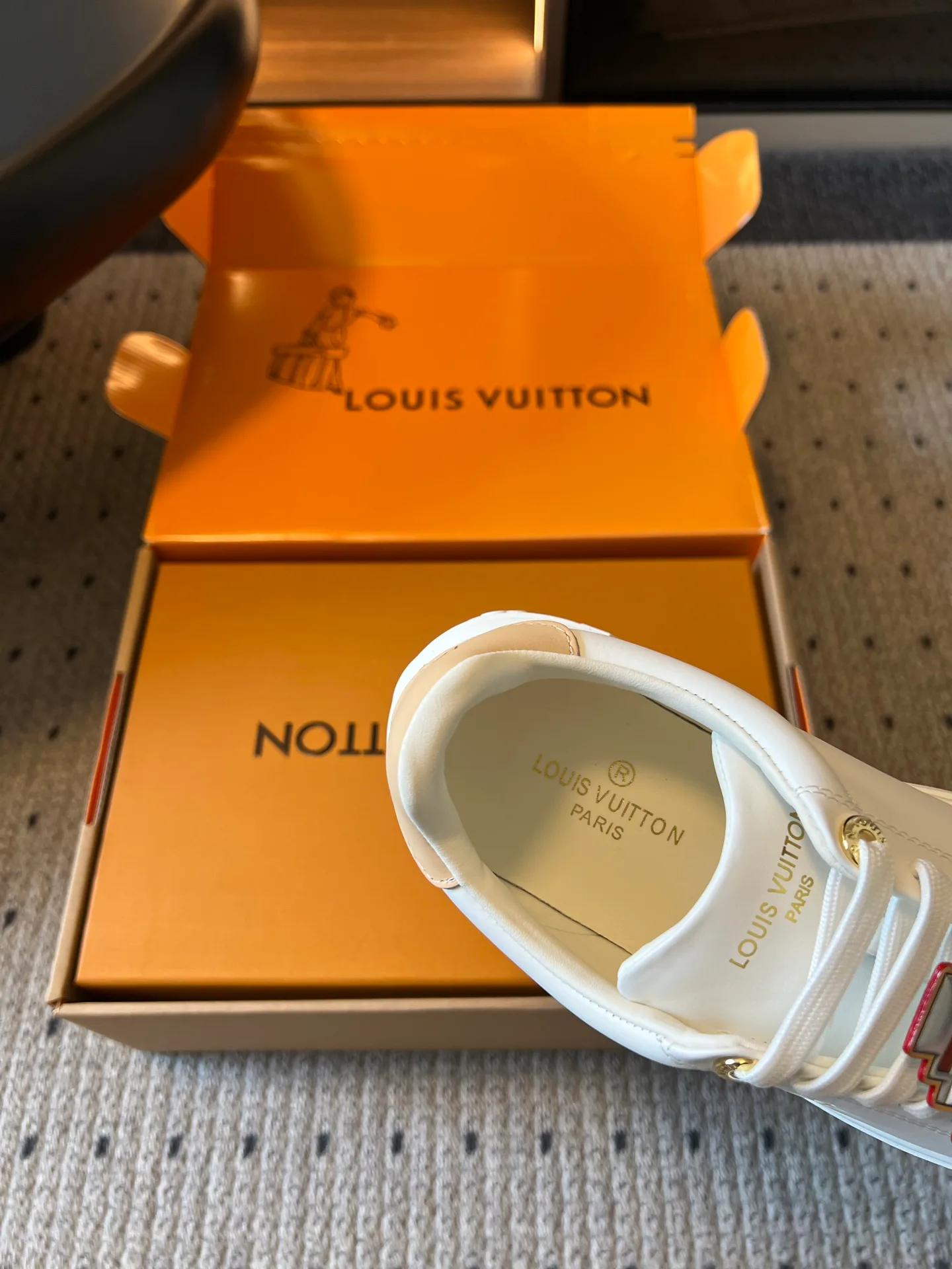 Women's Sneakers LOUIS VUITTON 18457652