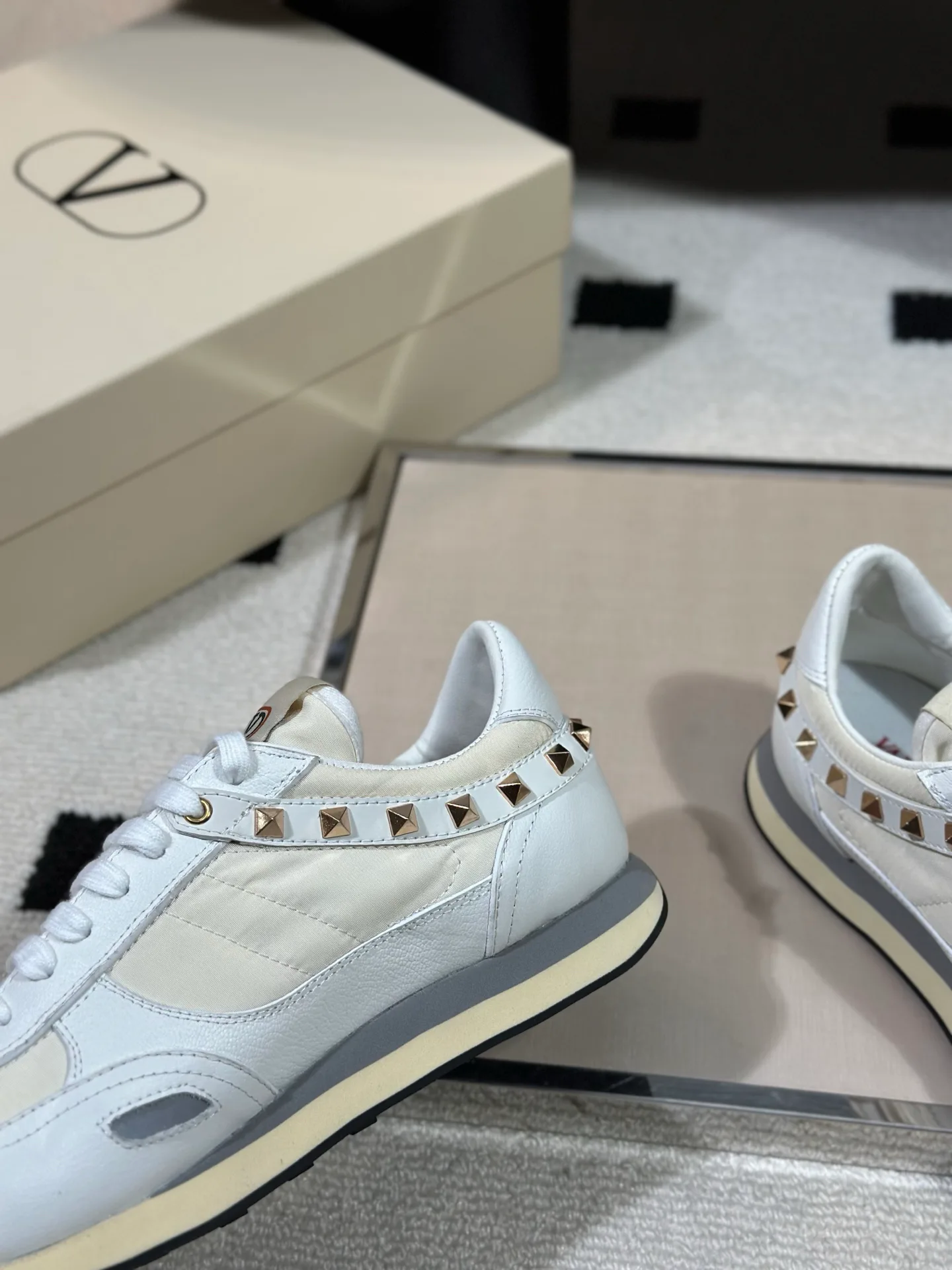 Men's Sneakers VALENTINO 17978704