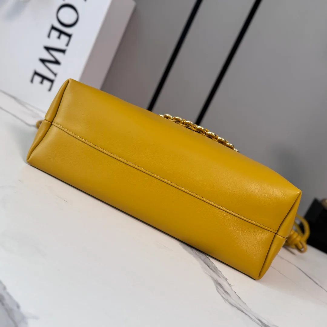 Women's Classic Handbags LOEWE 17796957
