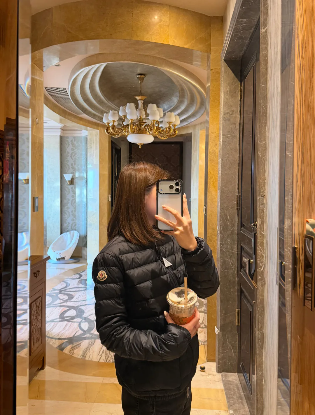 Women's Jackets And Down Jackets MONCLER 18213383