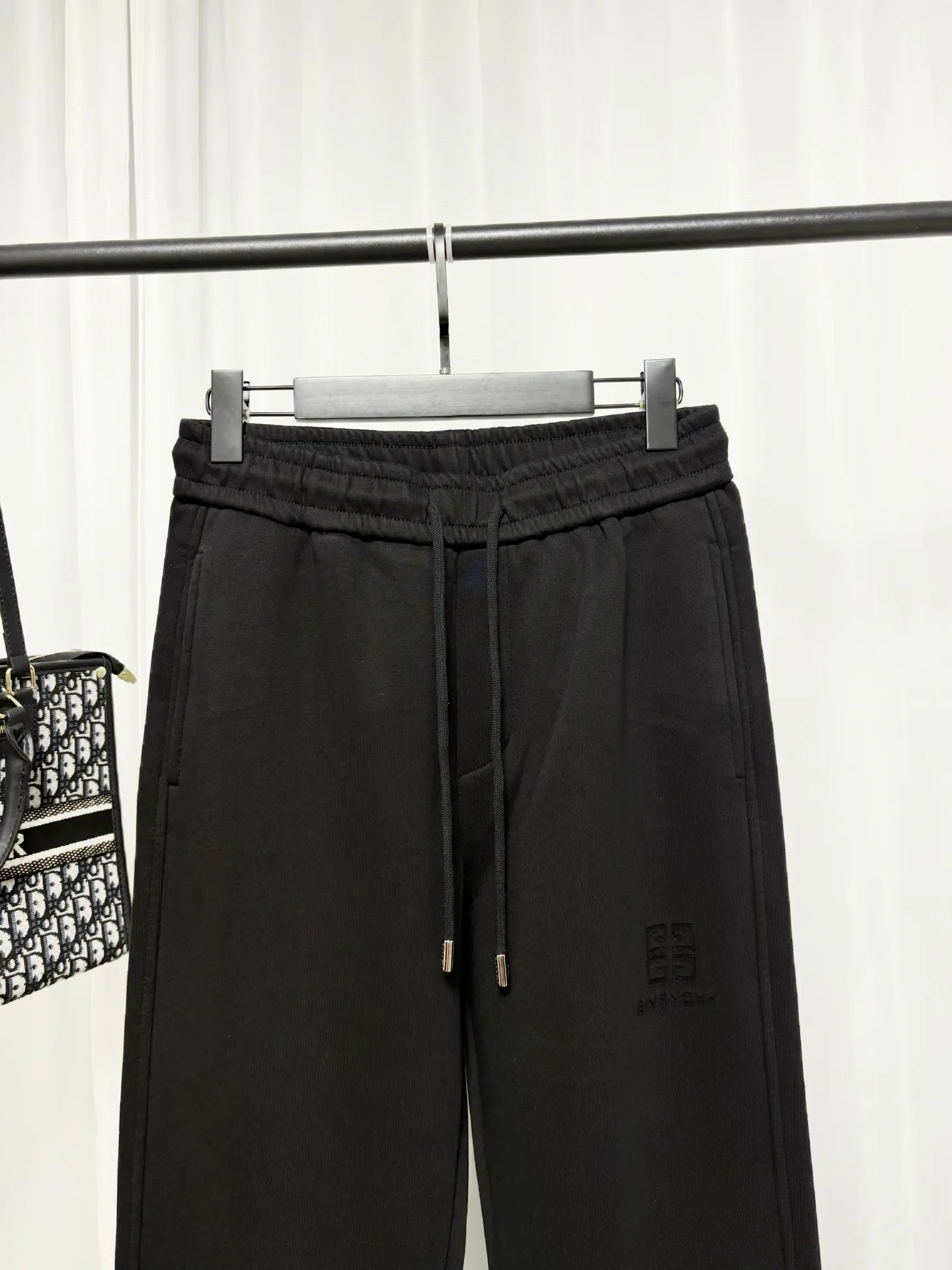 Men's Trousers GIVENCHY 18179179