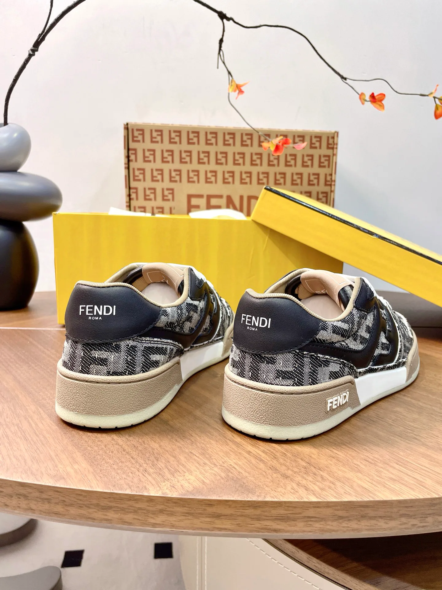 Women's Sneakers FENDI 17957355