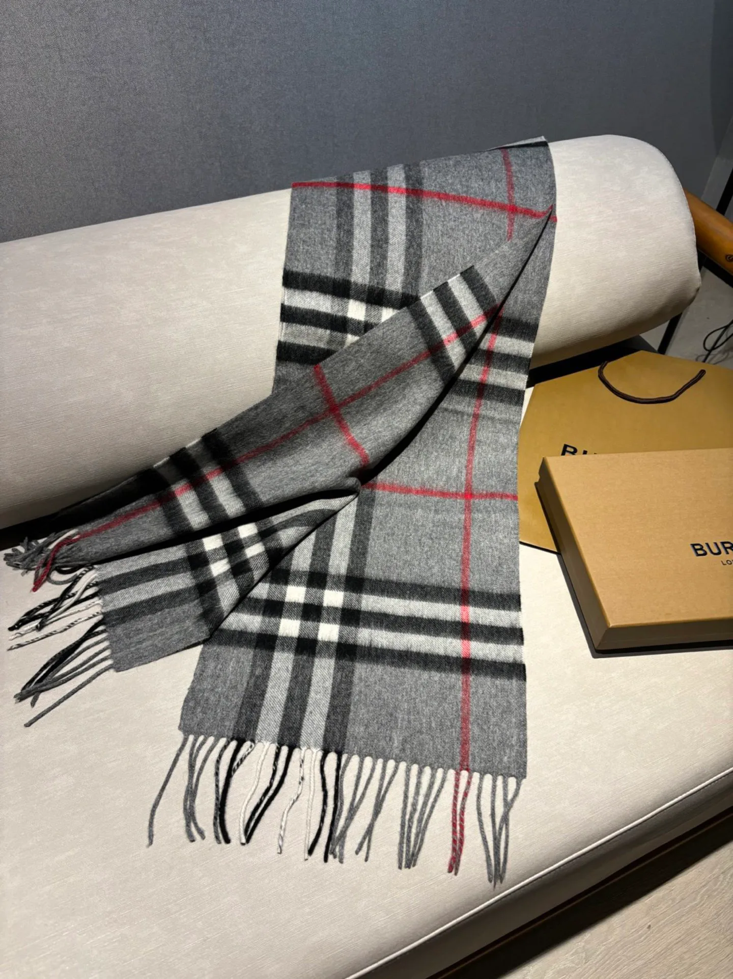 Scarves BURBERRY 18507485