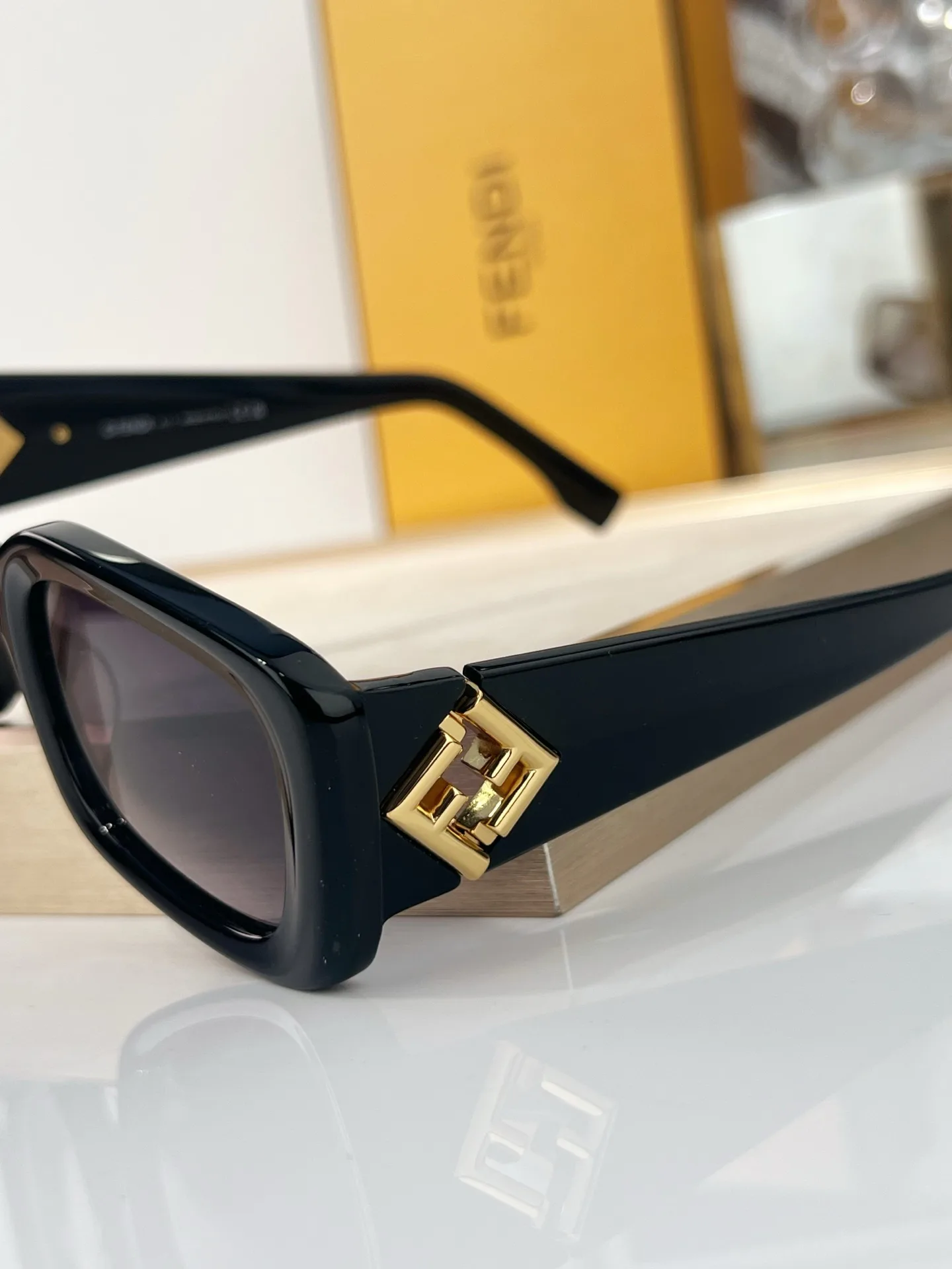 Glasses FENDI 17733339