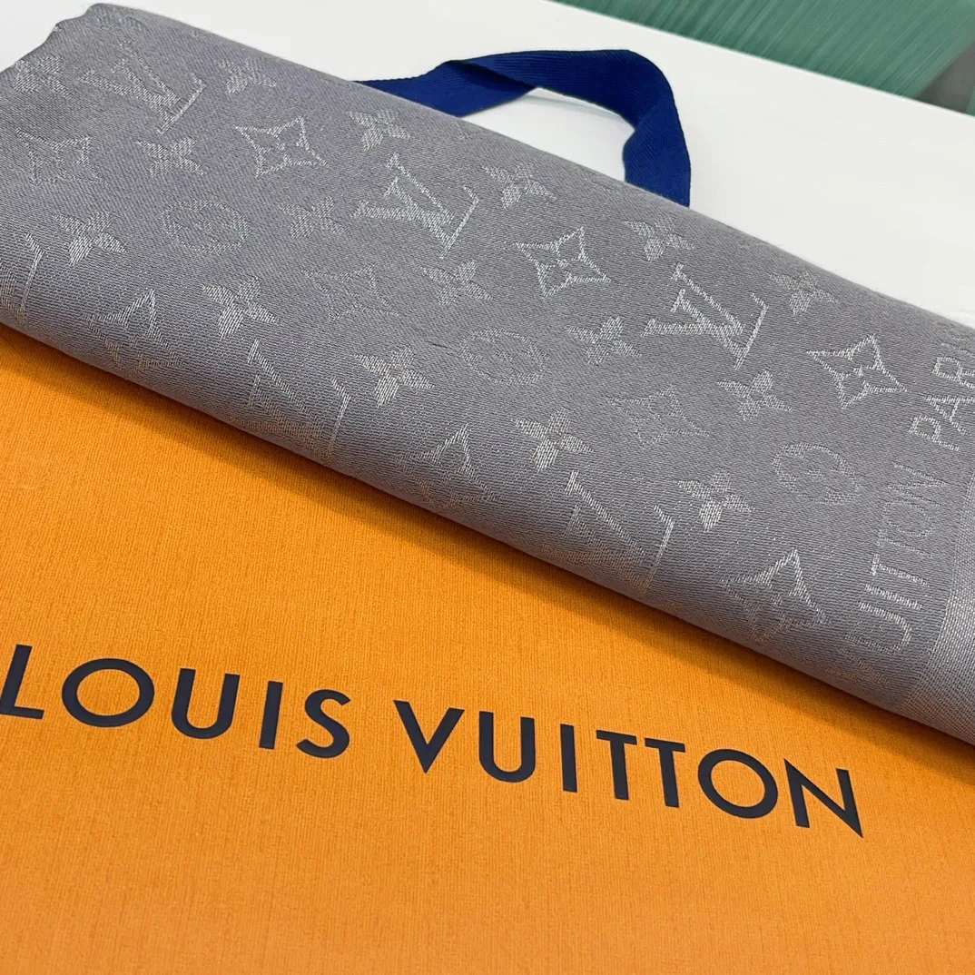Scarves LOUIS VUITTON 17815856