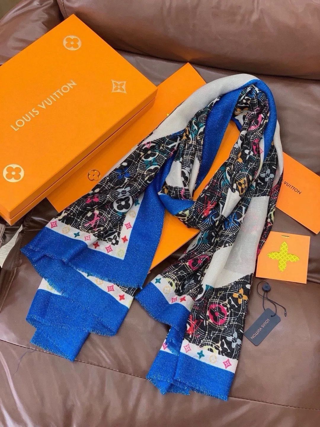 Scarves LOUIS VUITTON 17673170