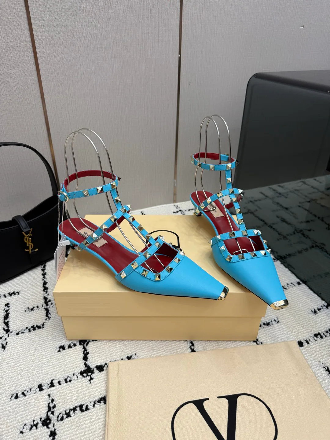 Women's Open-Toe Sandals VALENTINO 17594507