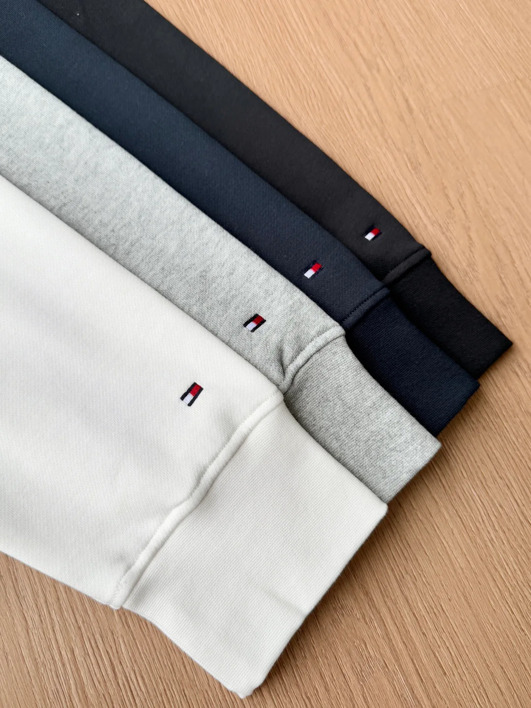 Women's Sweatshirts And Hoodies TOMMY HILFIGER 18182380