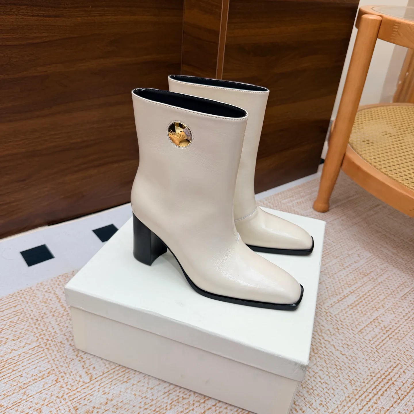 Women's Booties SAINT LAURENT 18104624