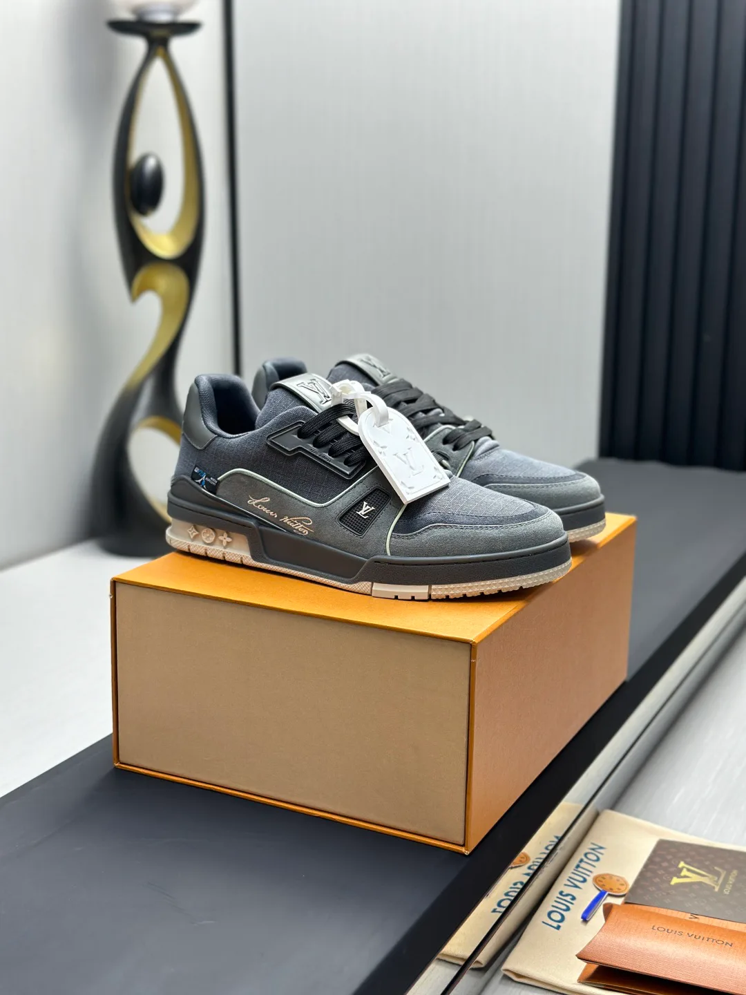 Women's Sneakers LOUIS VUITTON 18011602