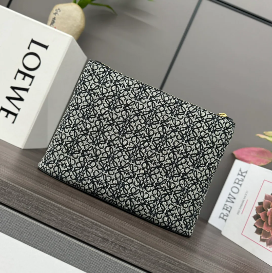 Women's Clutches LOEWE 18116452