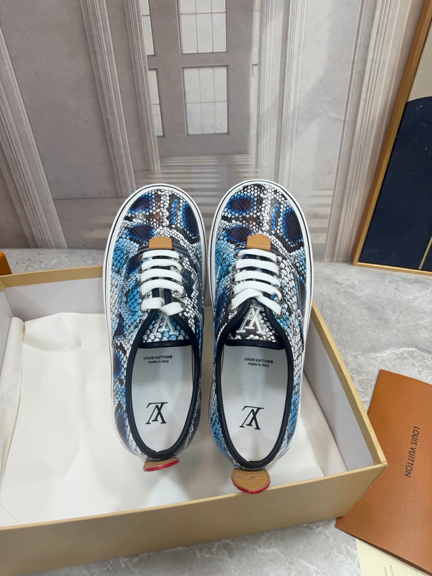 Men's Sneakers LOUIS VUITTON 18190060
