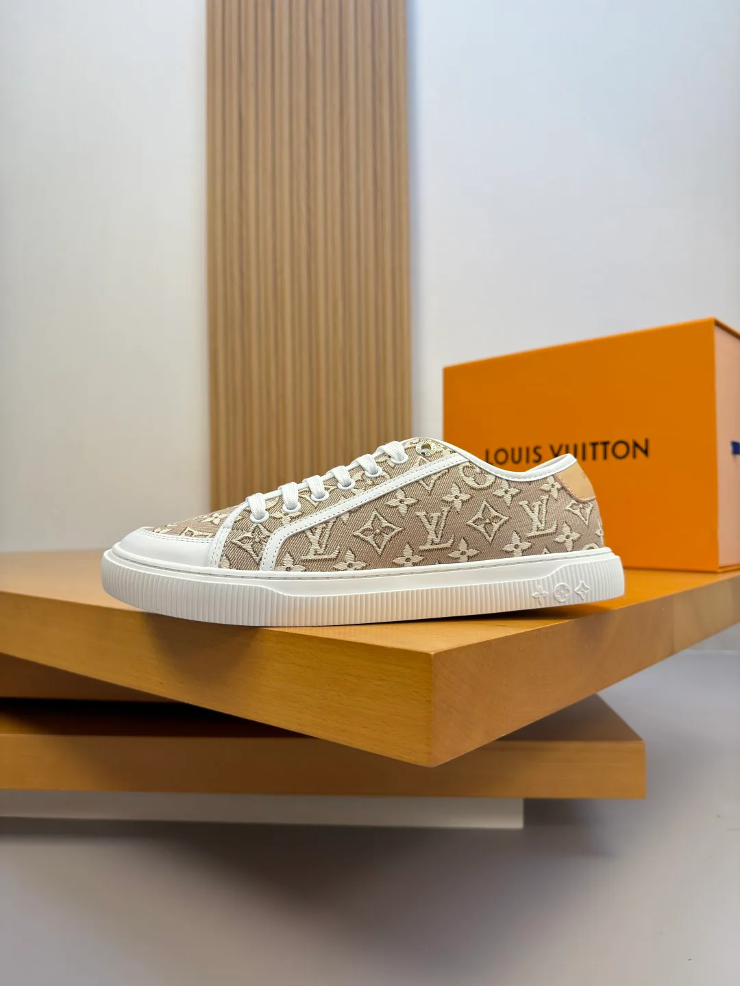 Women's Sneakers LOUIS VUITTON 17368538