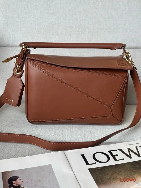 Women's Classic Handbags LOEWE 18434828