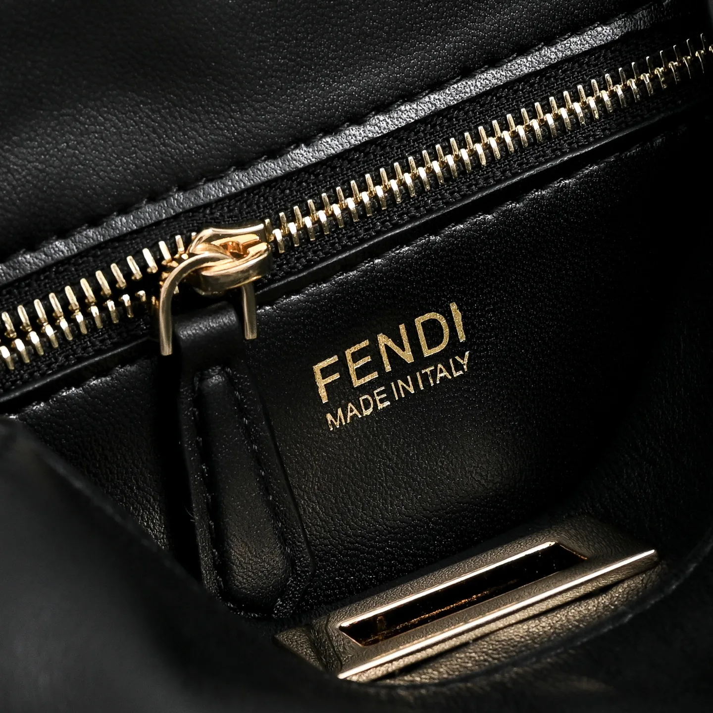 Классические Сумки Женские Fendi 18676186