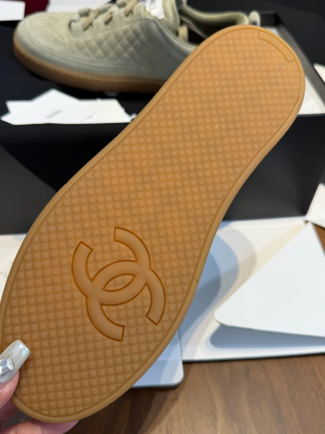 Women's Sneakers CHANEL 18066802