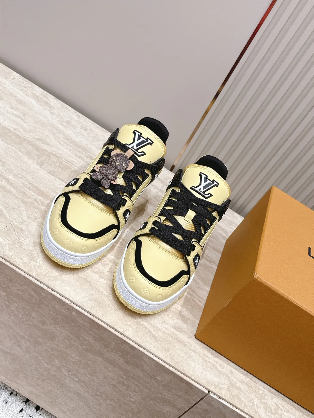 Women's Sneakers LOUIS VUITTON 17866564