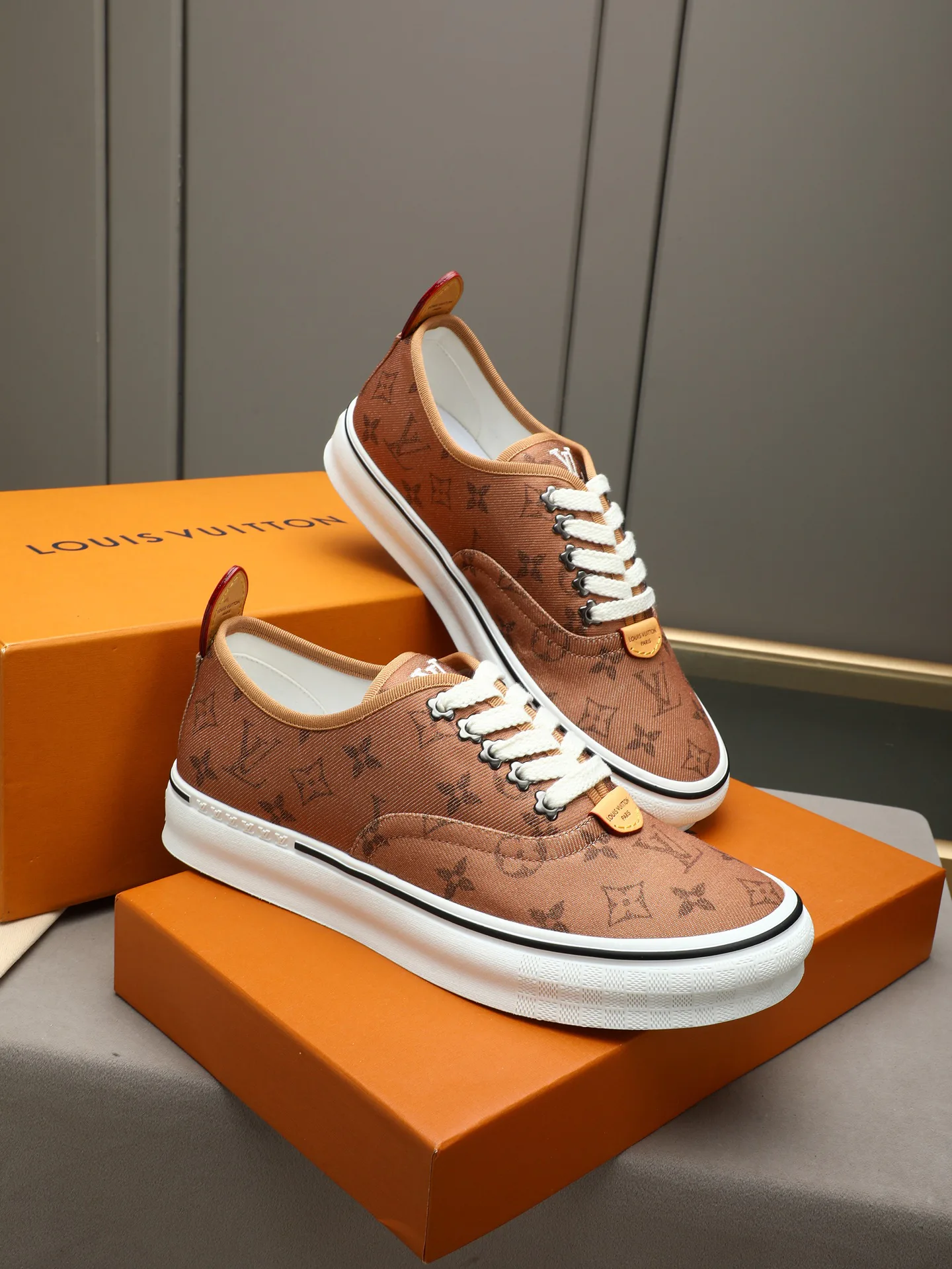 Women's Sneakers LOUIS VUITTON 17947260