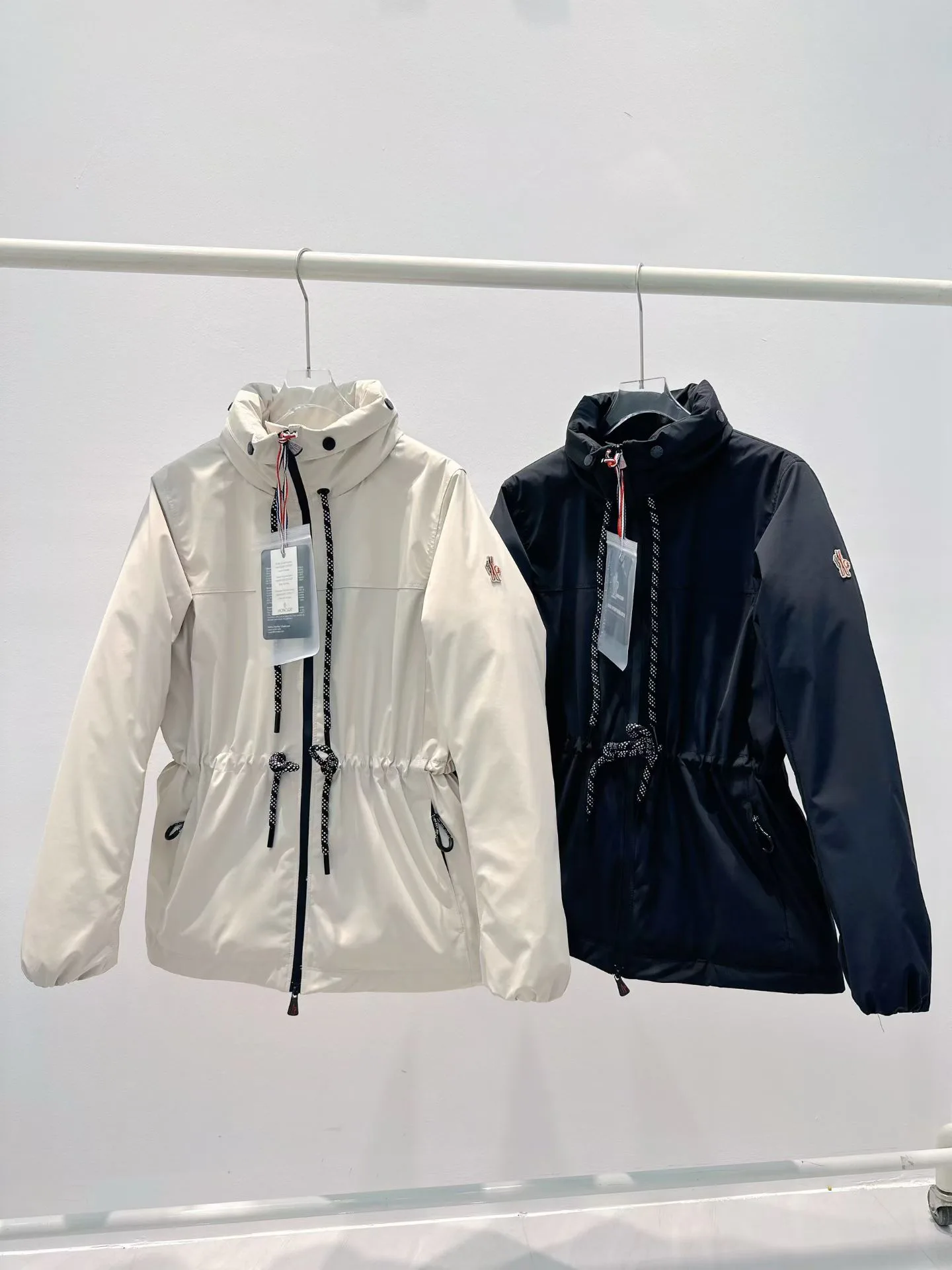 Women's Jackets And Down Jackets MONCLER 18374113