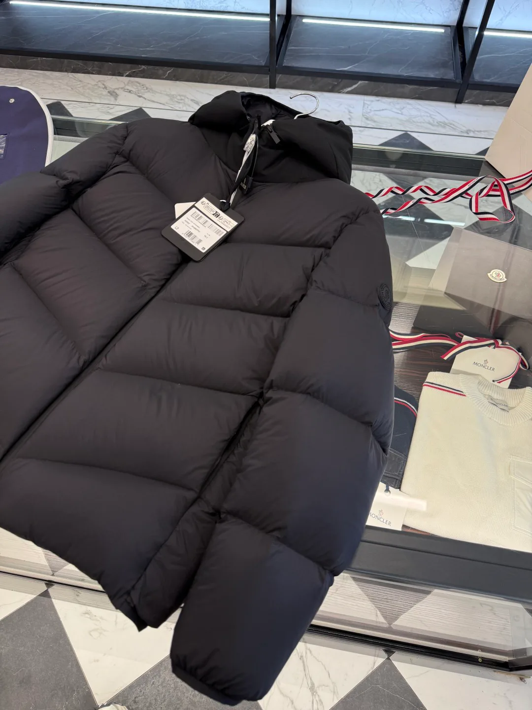 Women's Jackets And Down Jackets MONCLER 17864058