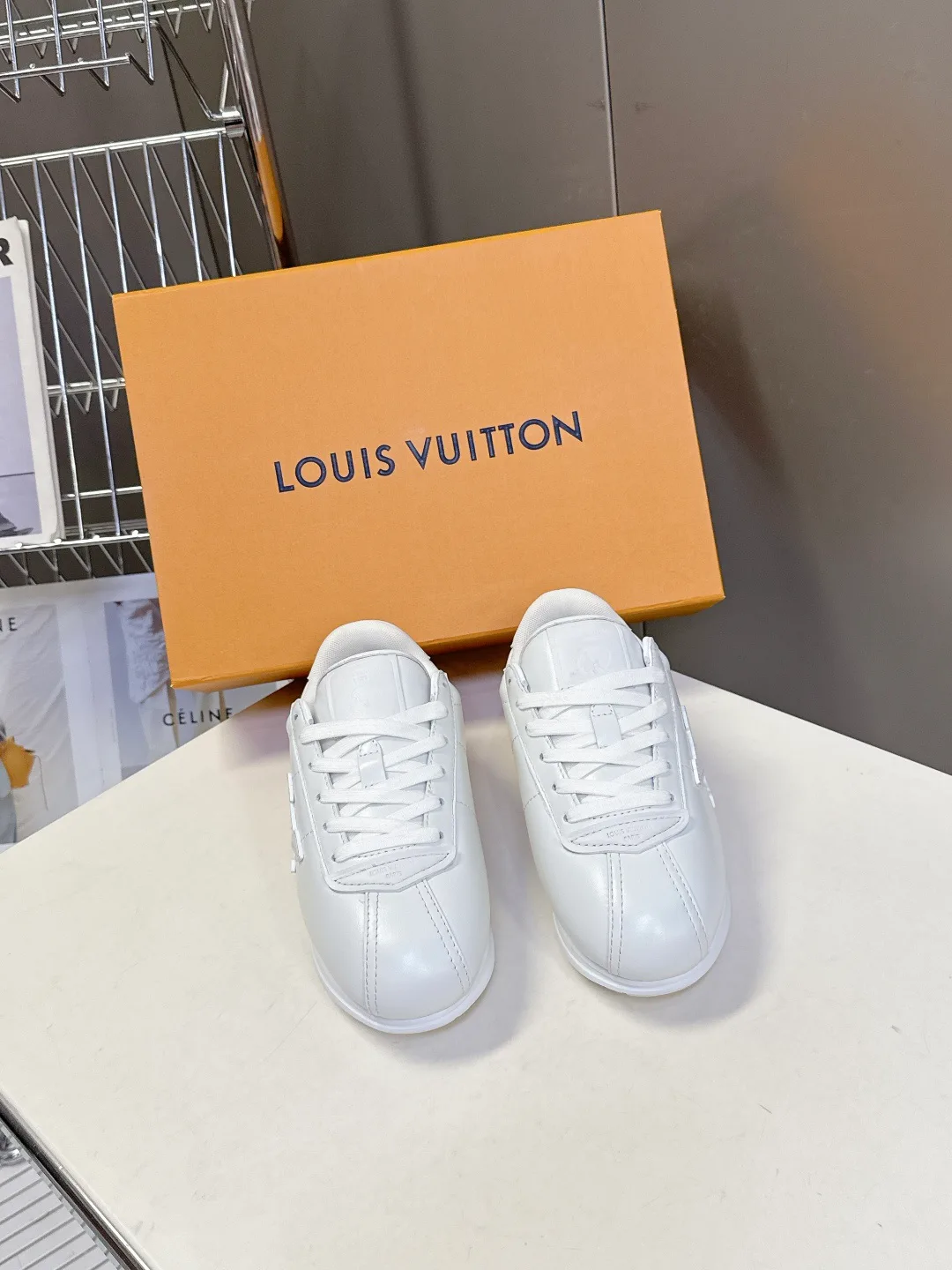 Women's Sneakers LOUIS VUITTON 18005433
