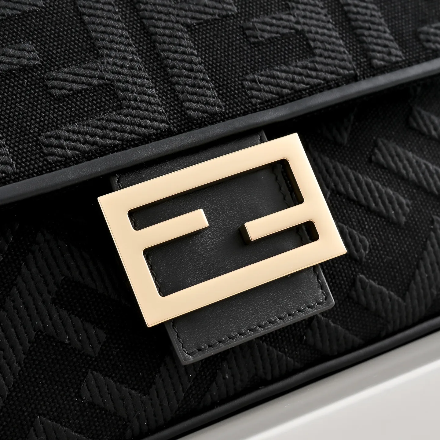 Классические Сумки Женские Fendi 18676172
