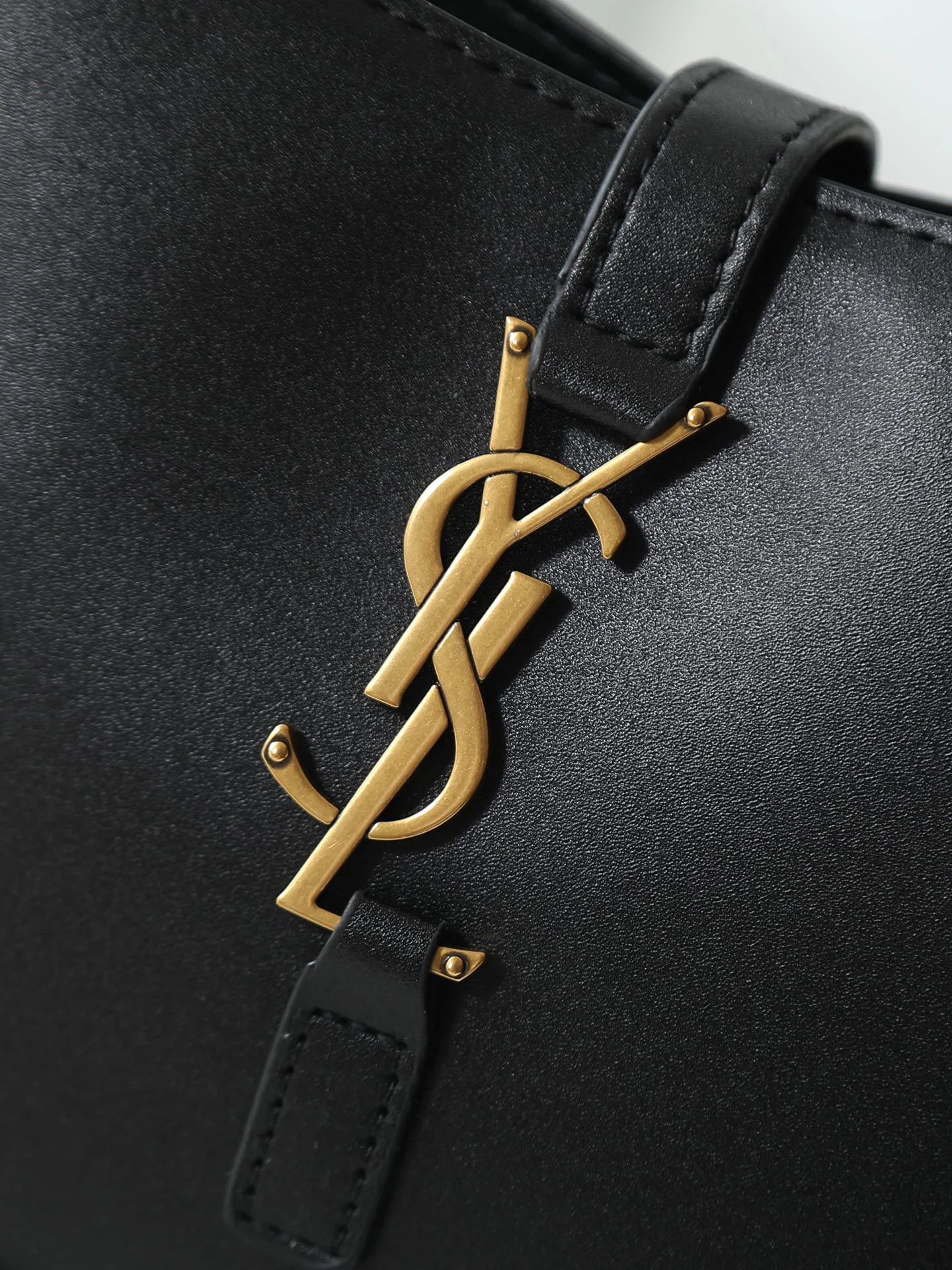 Women's Classic Handbags SAINT LAURENT 18005140