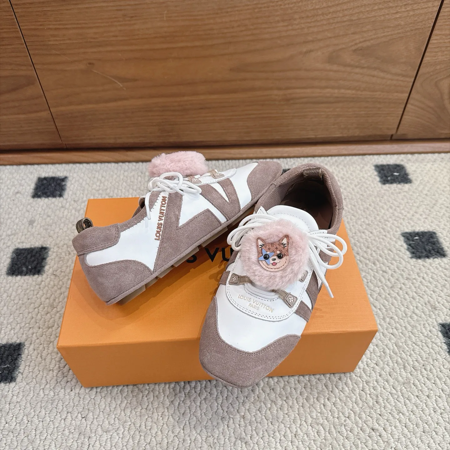 Women's Sneakers LOUIS VUITTON 18025432