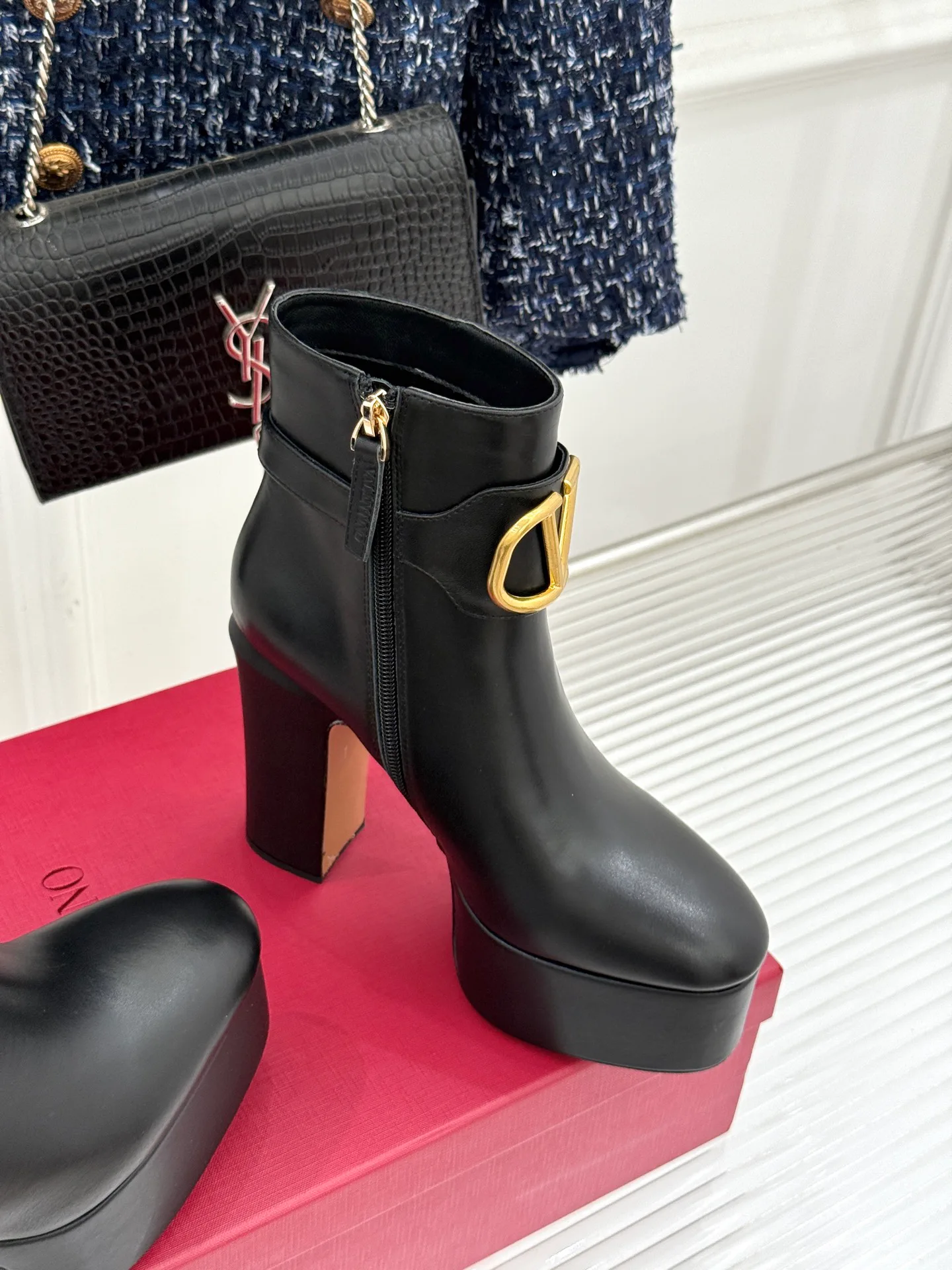 Women's Booties VALENTINO 18170274